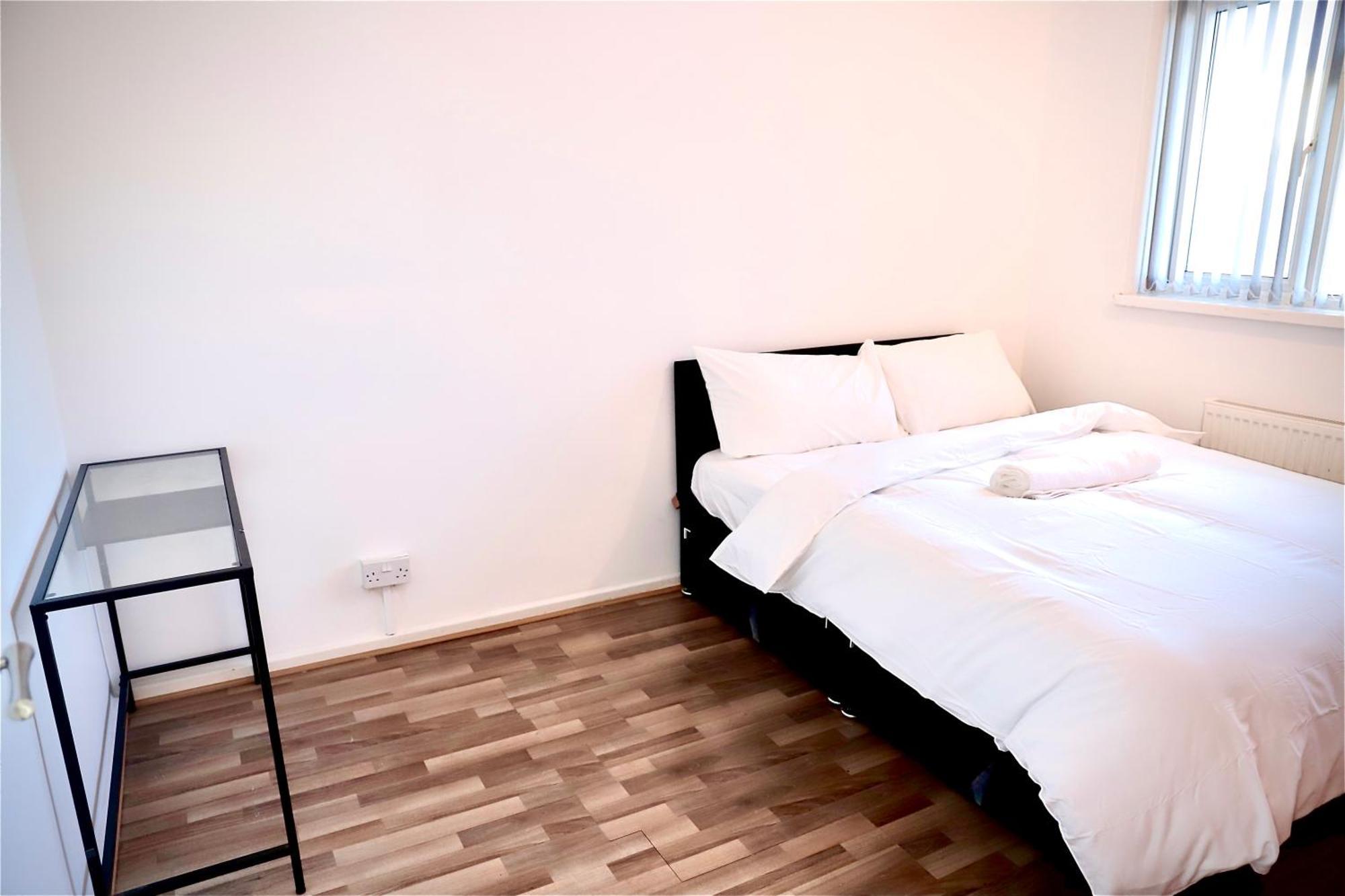 Maitland Luxury 2 Bedroom Greenwich With Good Living Space Sleeps 5 Guest- 1 Minute From Greenwich Dlr Station London