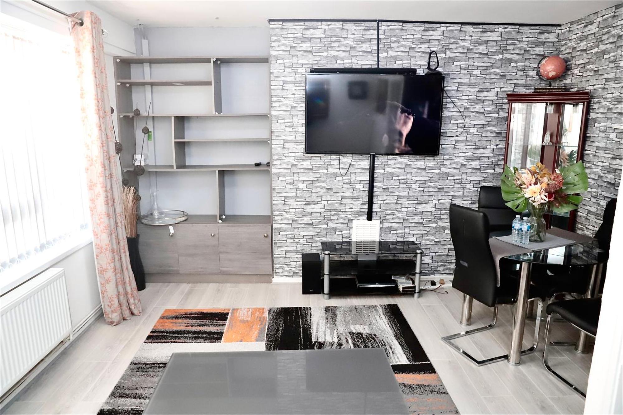 Maitland Luxury 2 Bedroom Greenwich With Good Living Space Sleeps 5 Guest- 1 Minute From Greenwich Dlr Station