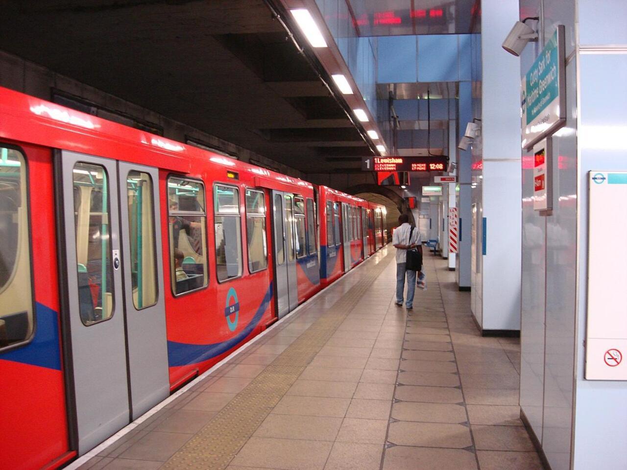 Apartment Maitland Luxury 2 Bedroom Greenwich With Good Living Space Sleeps 5 Guest- 1 Minute From Greenwich Dlr Station *