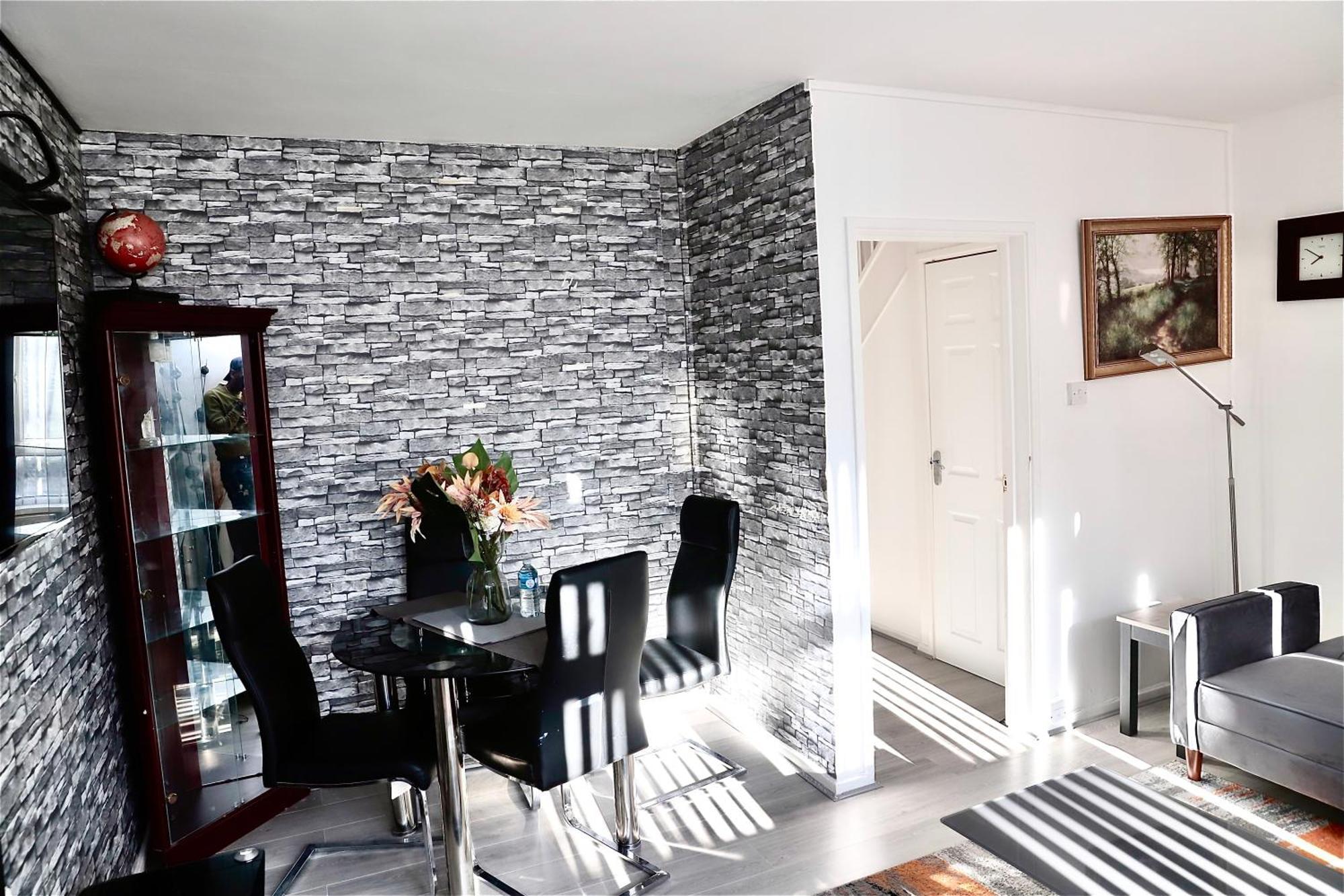 Maitland Luxury 2 Bedroom Greenwich With Good Living Space Sleeps 5 Guest- 1 Minute From Greenwich Dlr Station Apartment *