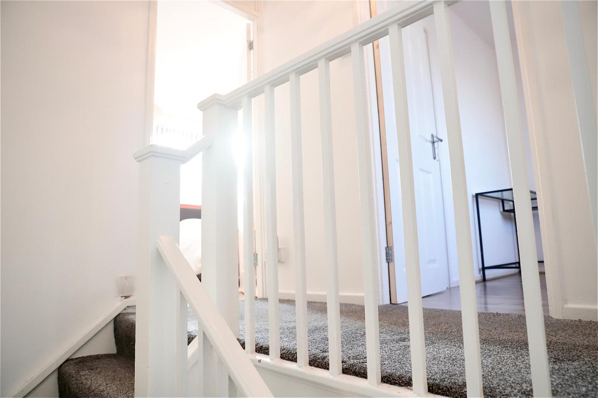Maitland Luxury 2 Bedroom Greenwich With Good Living Space Sleeps 5 Guest- 1 Minute From Greenwich Dlr Station Apartment *