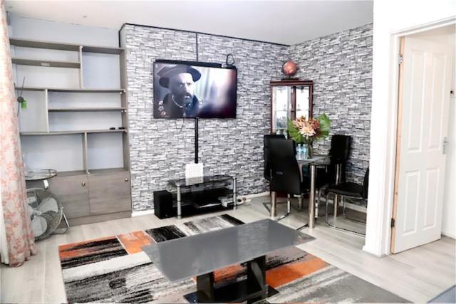 Apartment Maitland Luxury 2 Bedroom Greenwich With Good Living Space Sleeps 5 Guest- 1 Minute From Greenwich Dlr Station