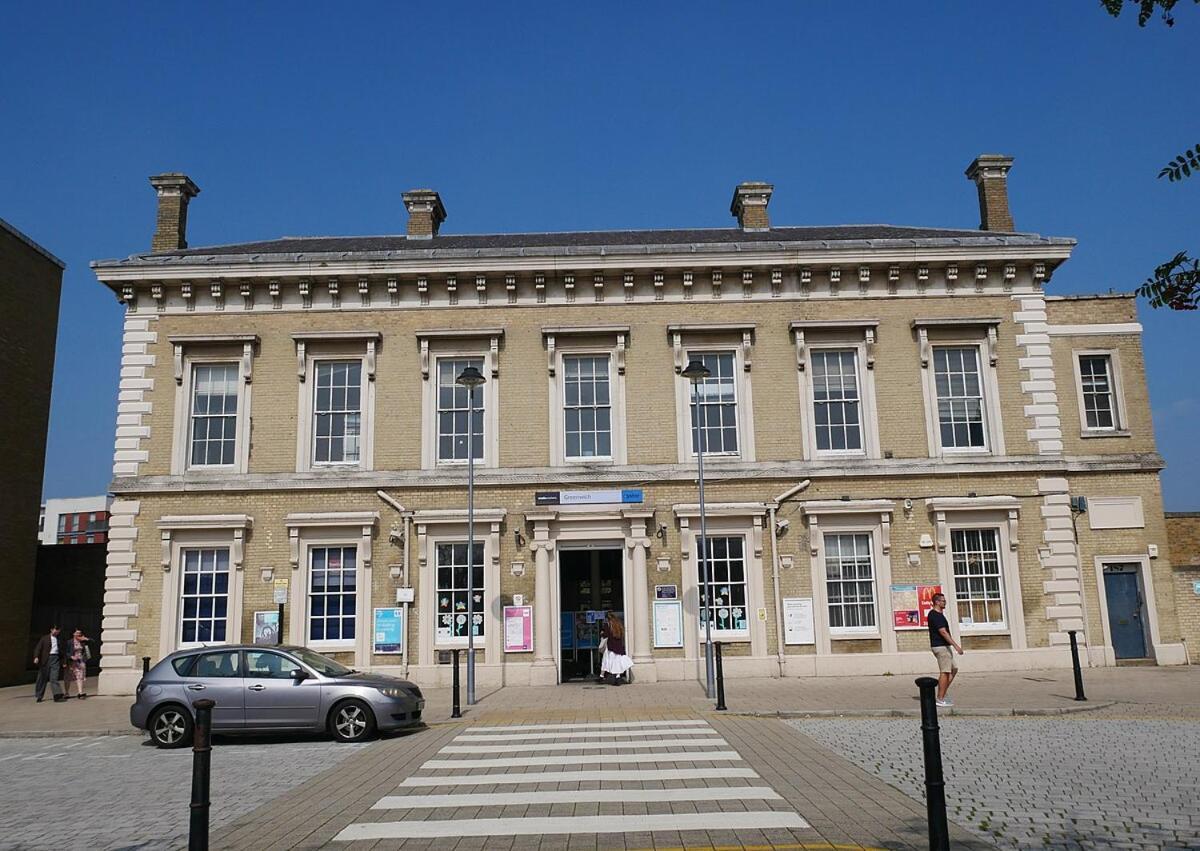 Maitland Luxury 2 Bedroom Greenwich With Good Living Space Sleeps 5 Guest- 1 Minute From Greenwich Dlr Station Apartment