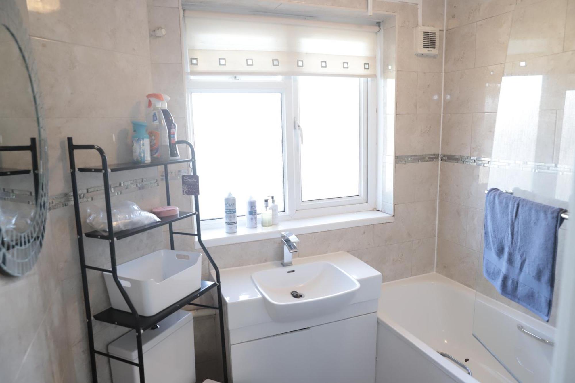 Maitland Luxury 2 Bedroom Greenwich With Good Living Space Sleeps 5 Guest- 1 Minute From Greenwich Dlr Station *