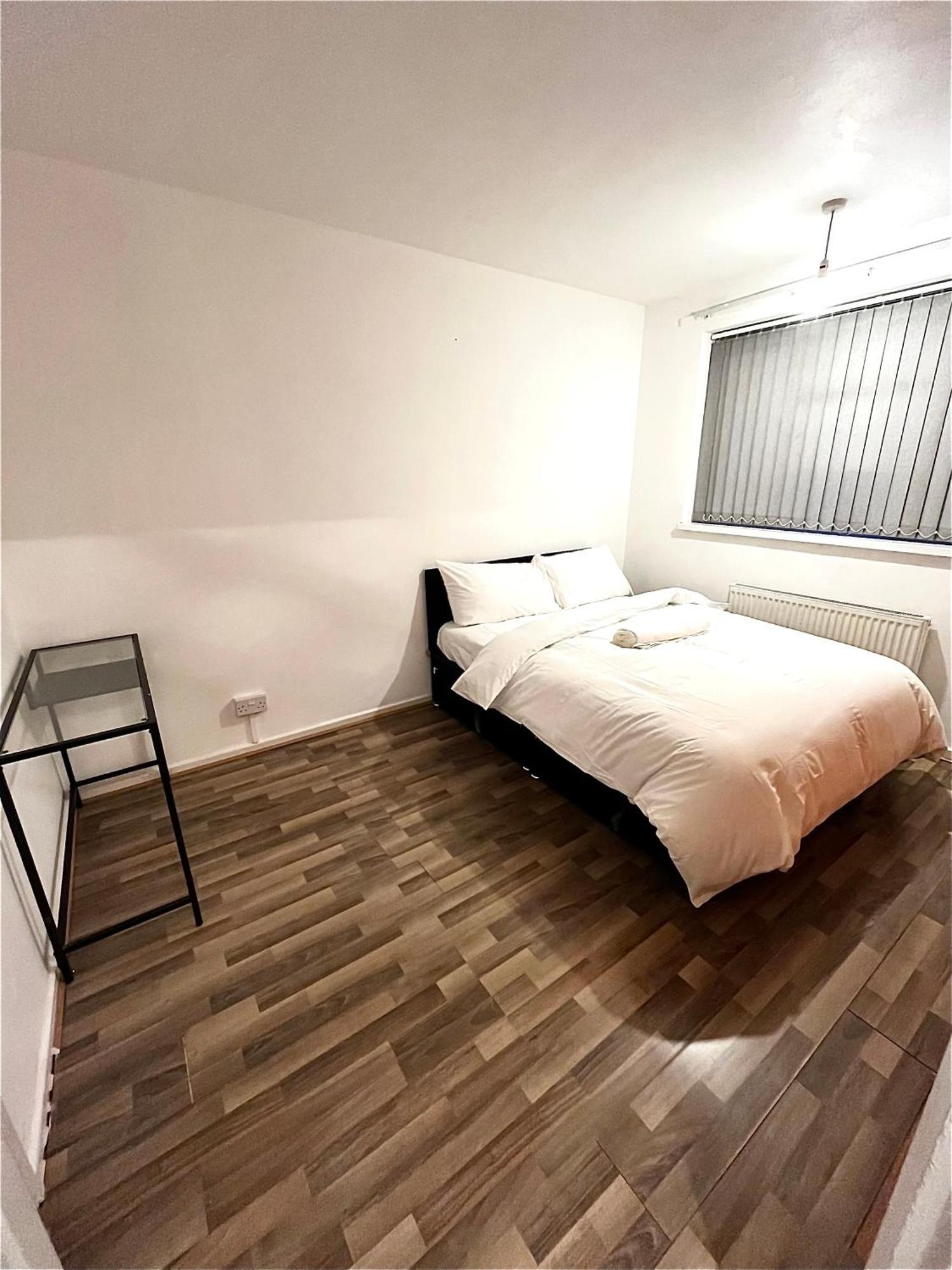 Maitland Luxury 2 Bedroom Greenwich With Good Living Space Sleeps 5 Guest- 1 Minute From Greenwich Dlr Station *