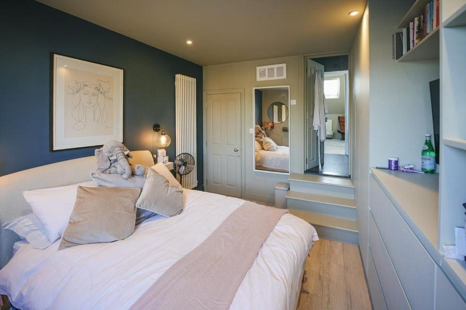 Stunning 5-bedroom House In The Heart Of Holiday home London