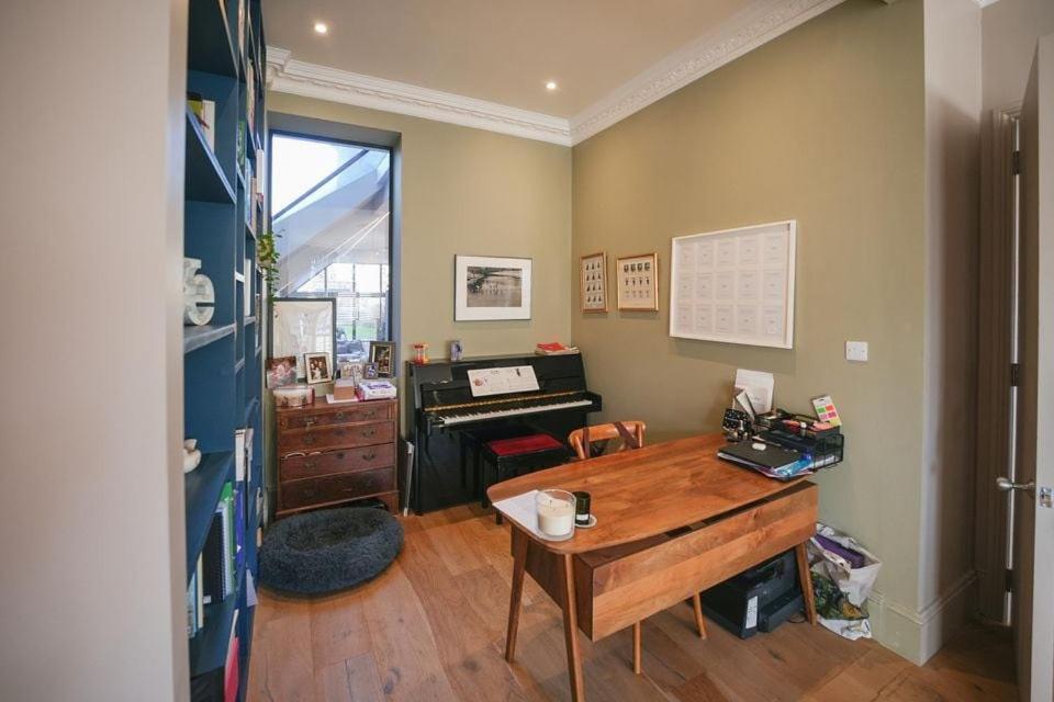 Holiday home Stunning 5-bedroom House In The Heart Of