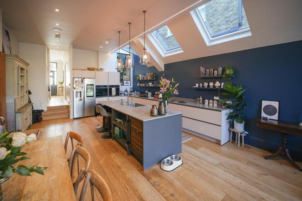Holiday home Stunning 5-bedroom House In The Heart Of *