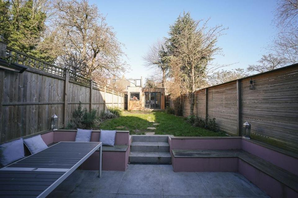 Holiday home Stunning 5-bedroom House In The Heart Of *