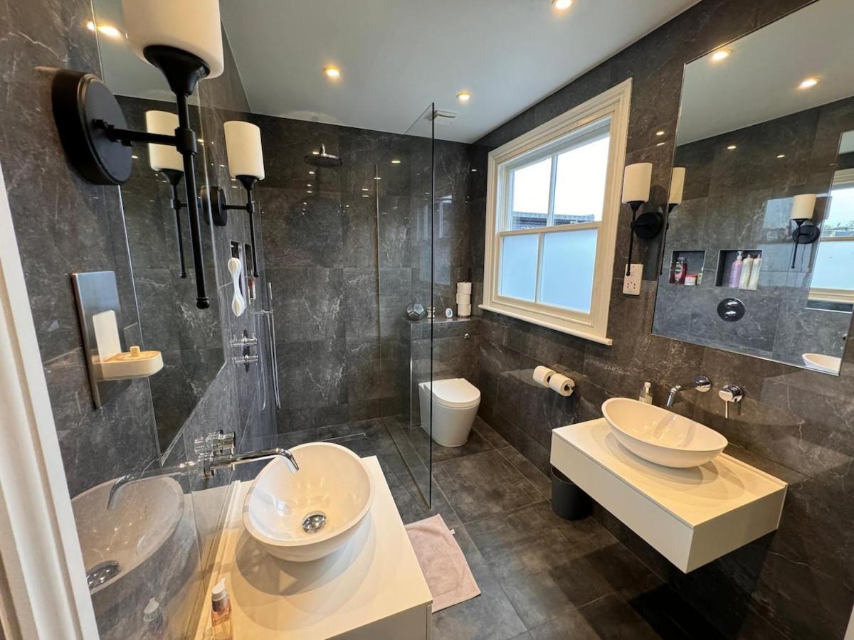 Stunning 5-bedroom House In The Heart Of * London