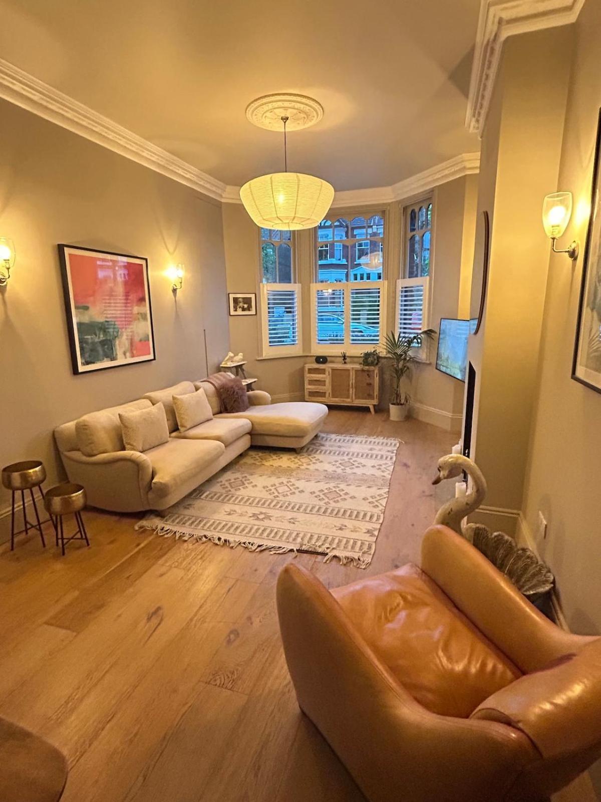 Holiday home Stunning 5-bedroom House In The Heart Of *