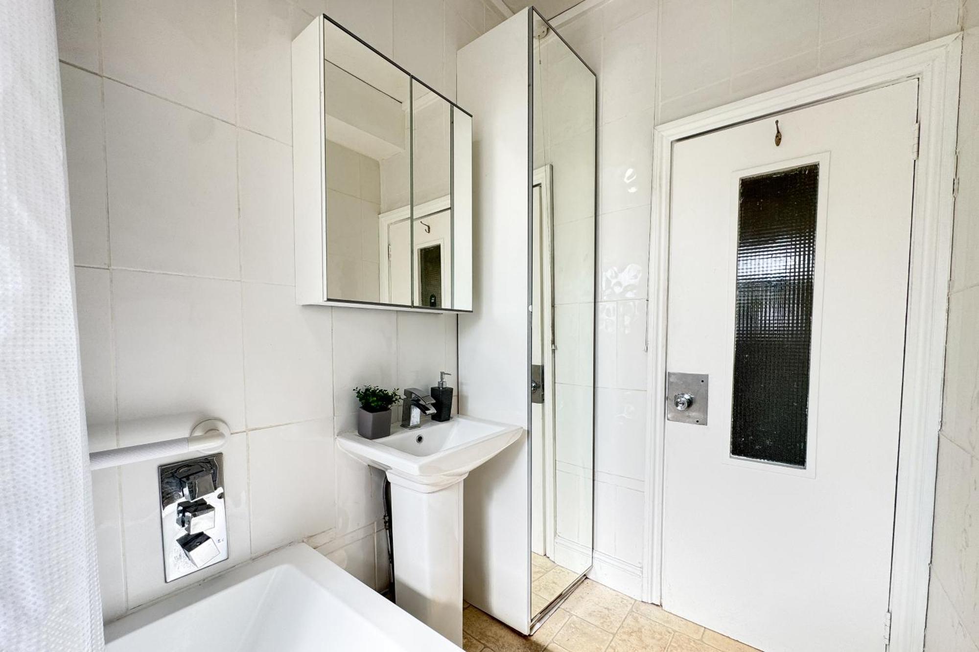 Apartment Mile End Road By Smart Corporate