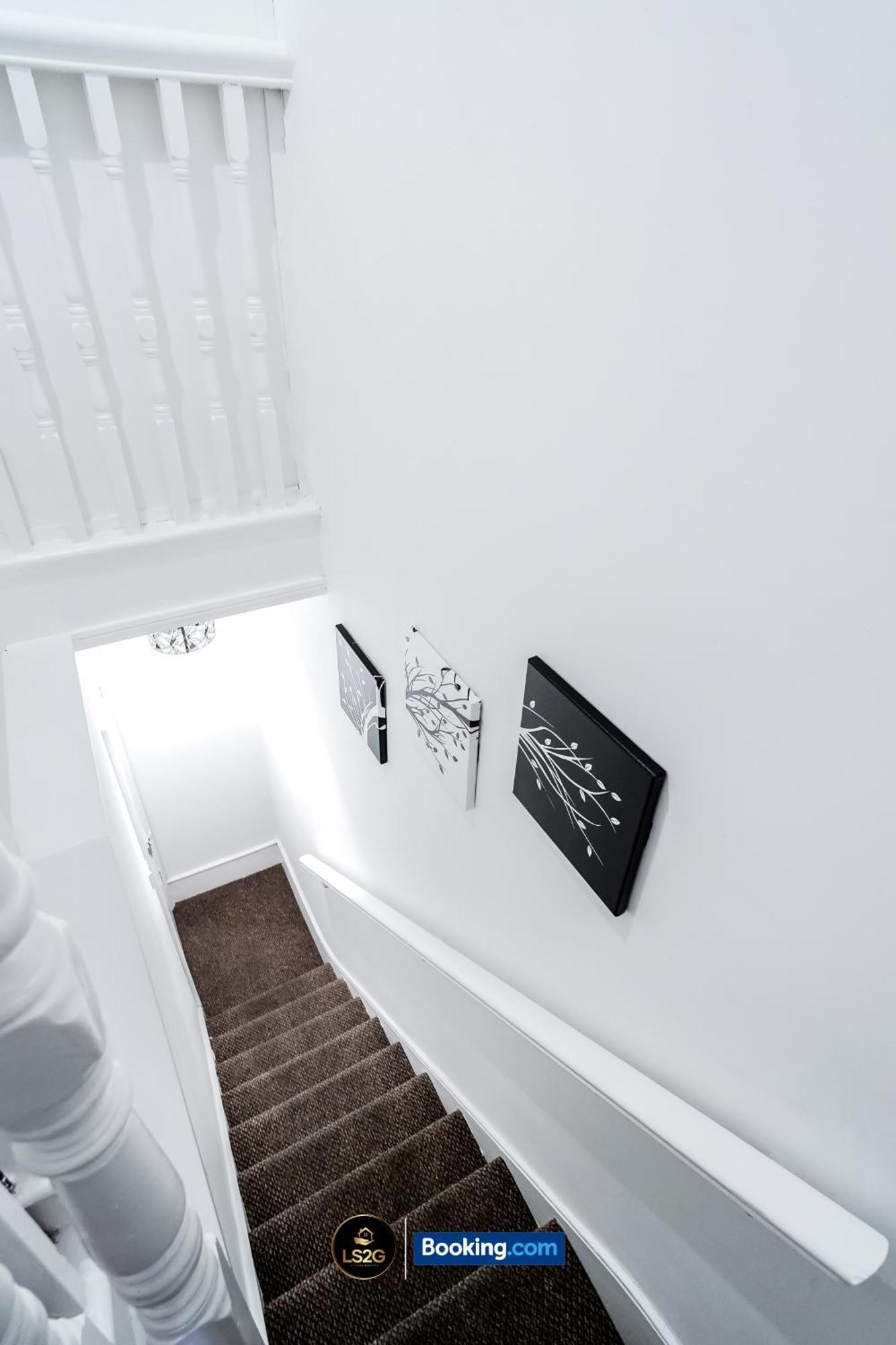 Cosy 2 Bedroom By Ls2g Short Lets & Serviced Greater *