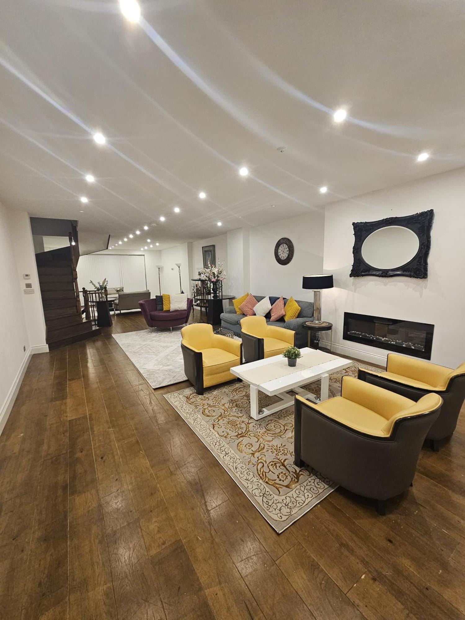Care London- Elegant & Central, Sloane Avenue, Chelsea * London