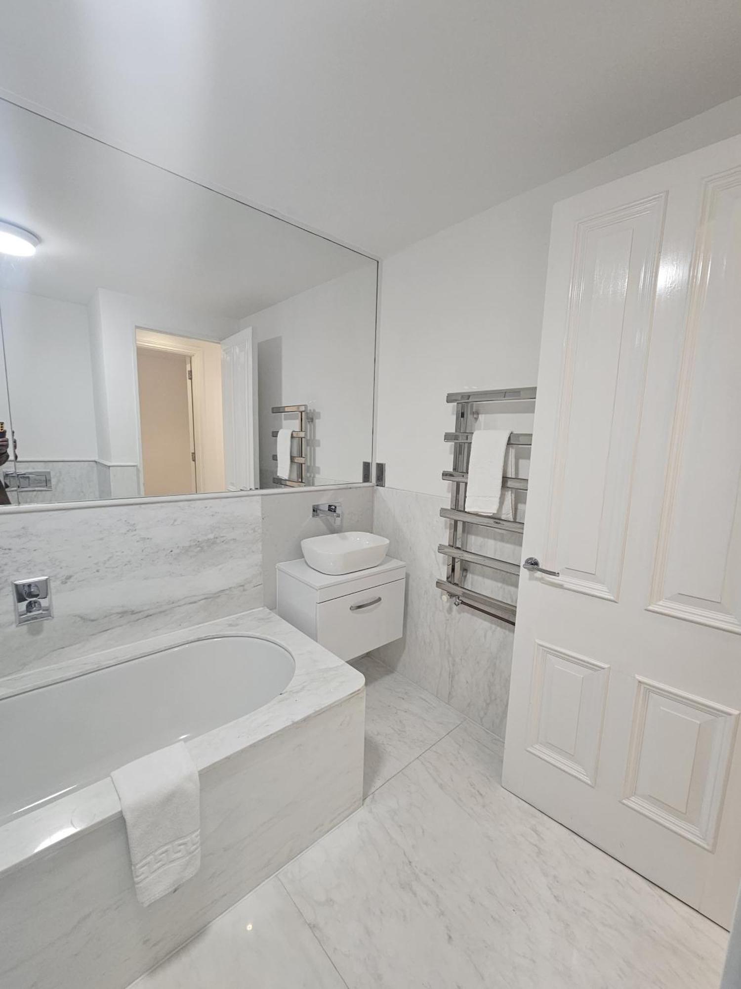 Care London- Elegant & Central, Sloane Avenue, Chelsea Holiday home