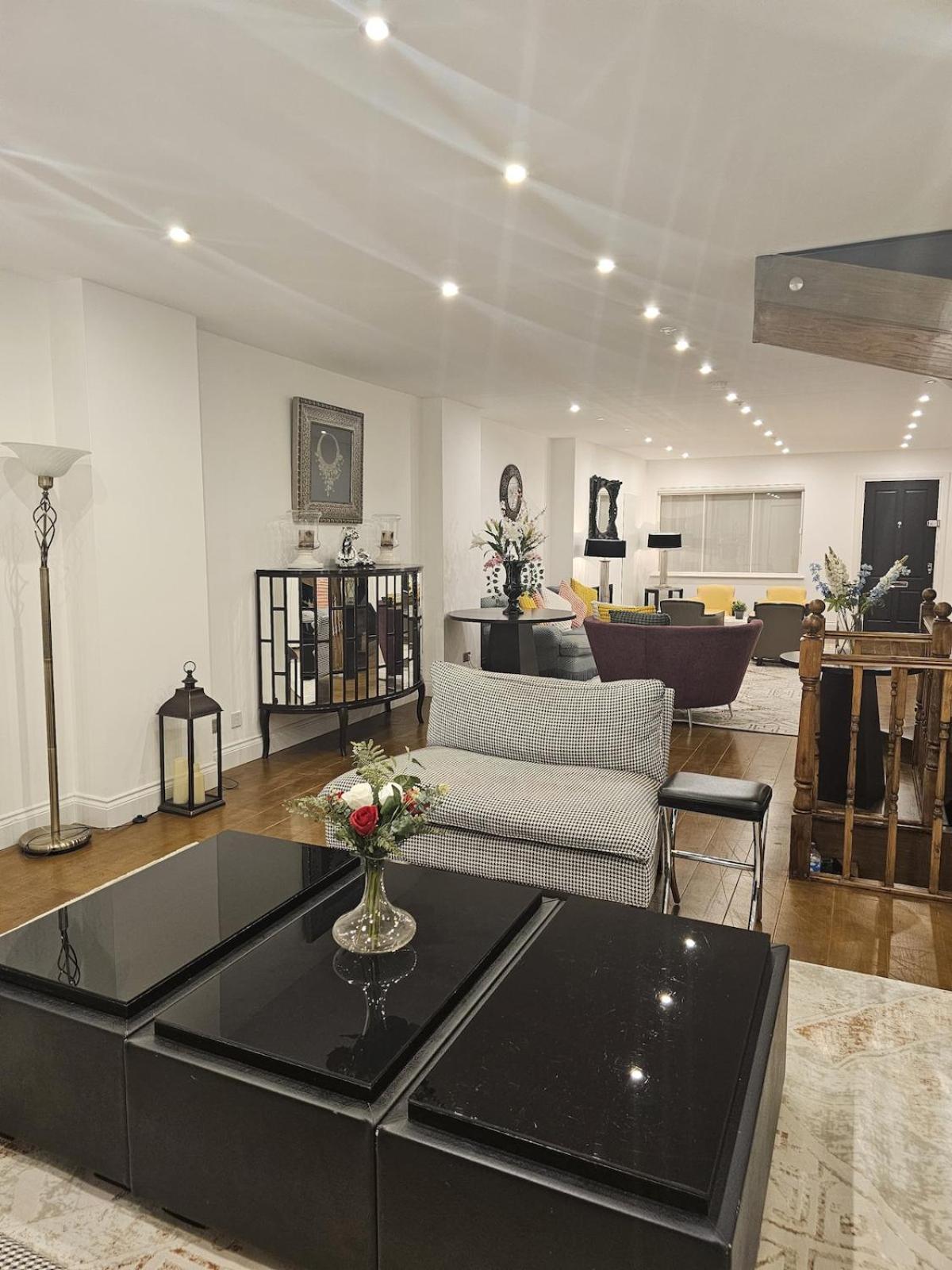 Holiday home Care London- Elegant & Central, Sloane Avenue, Chelsea London