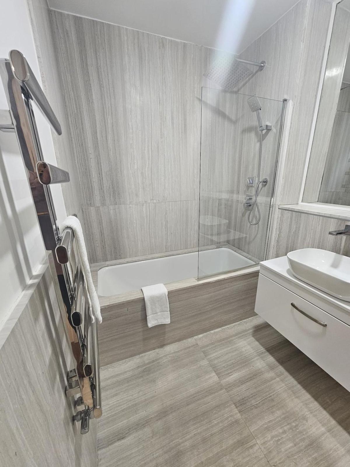 Care London- Elegant & Central, Sloane Avenue, Chelsea Holiday home