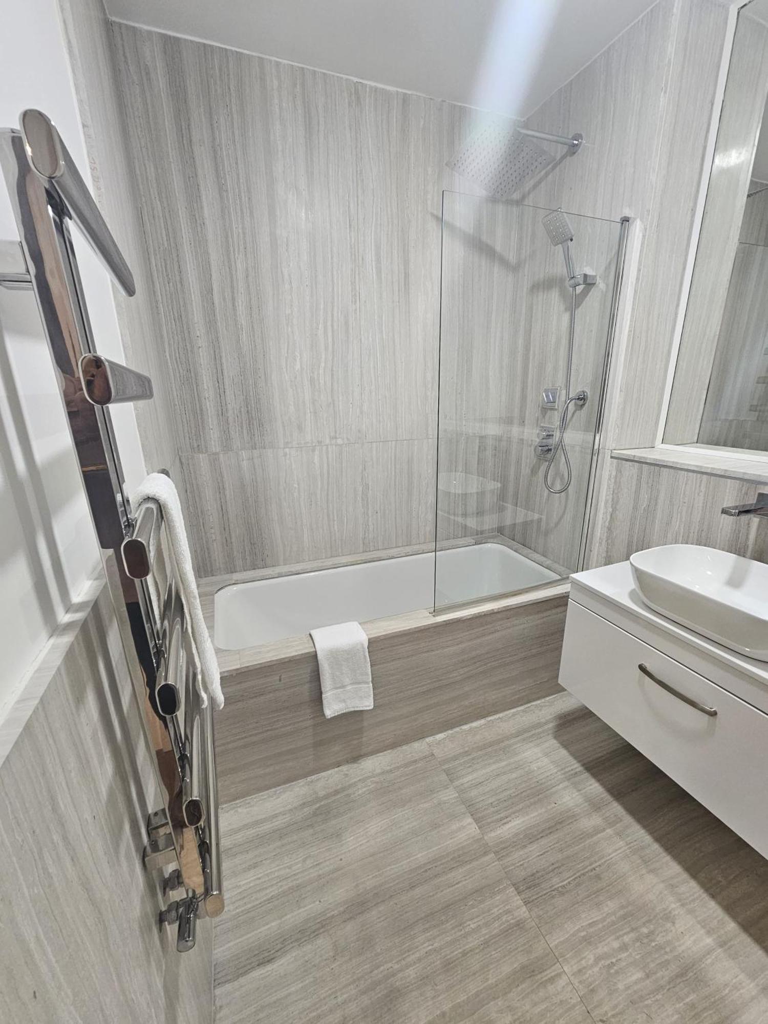 Care London- Elegant & Central, Sloane Avenue, Chelsea Holiday home