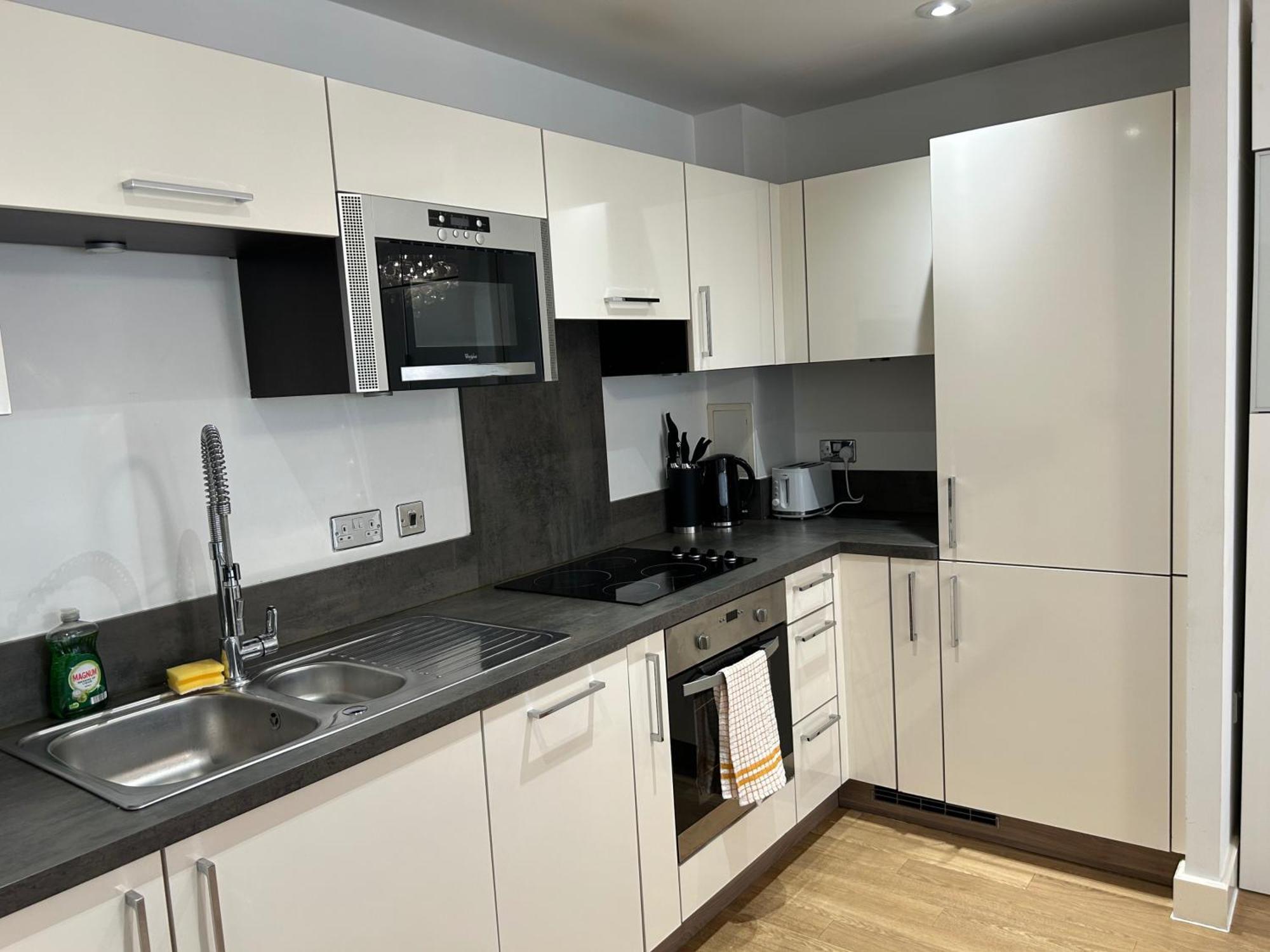 1-Bed Apt Sleeps 4 Central To Shops & Transport Apartment