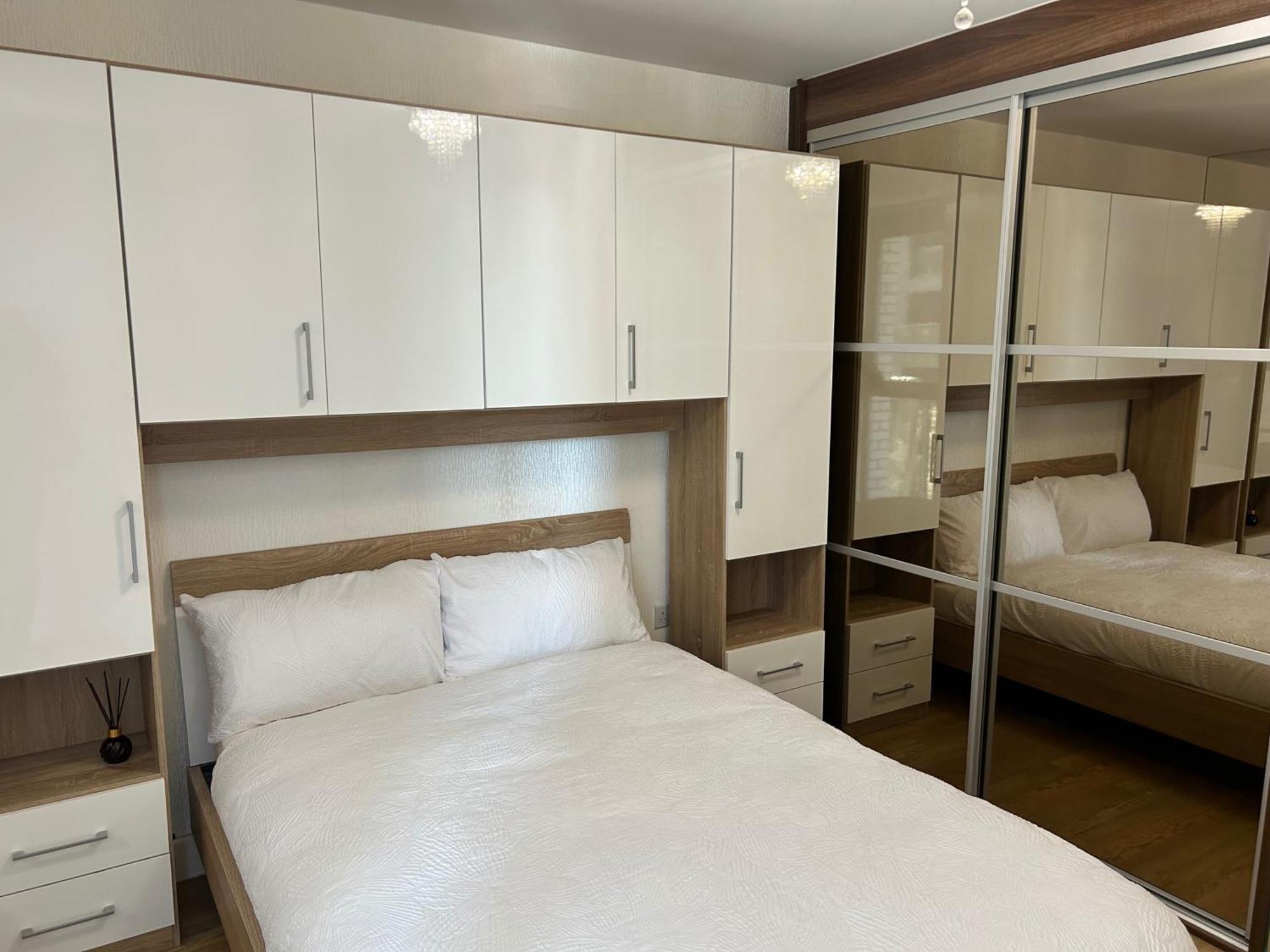 Apartment 1-Bed Apt Sleeps 4 Central To Shops & Transport London
