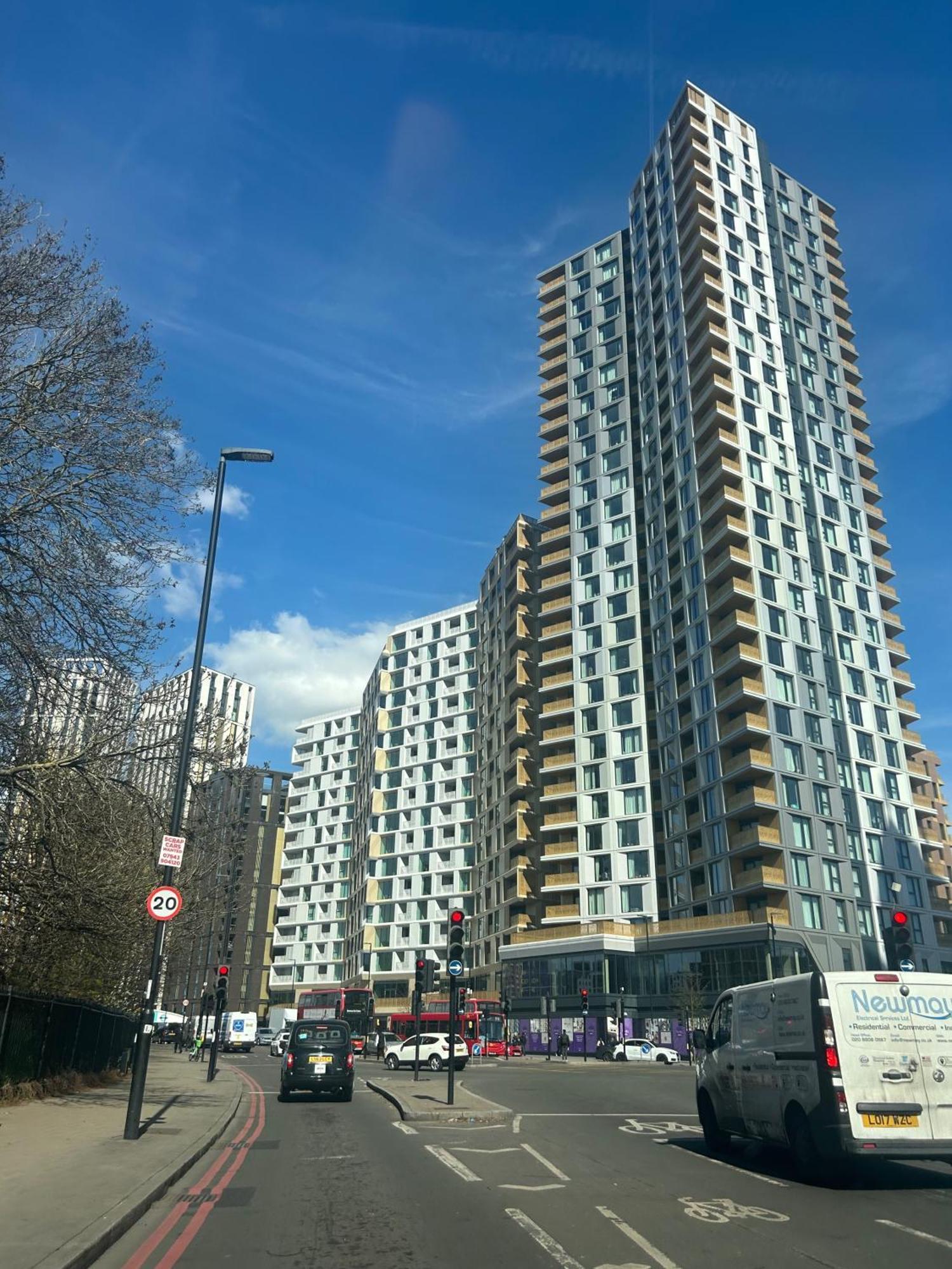 1-Bed Apt Sleeps 4 Central To Shops & Transport *
