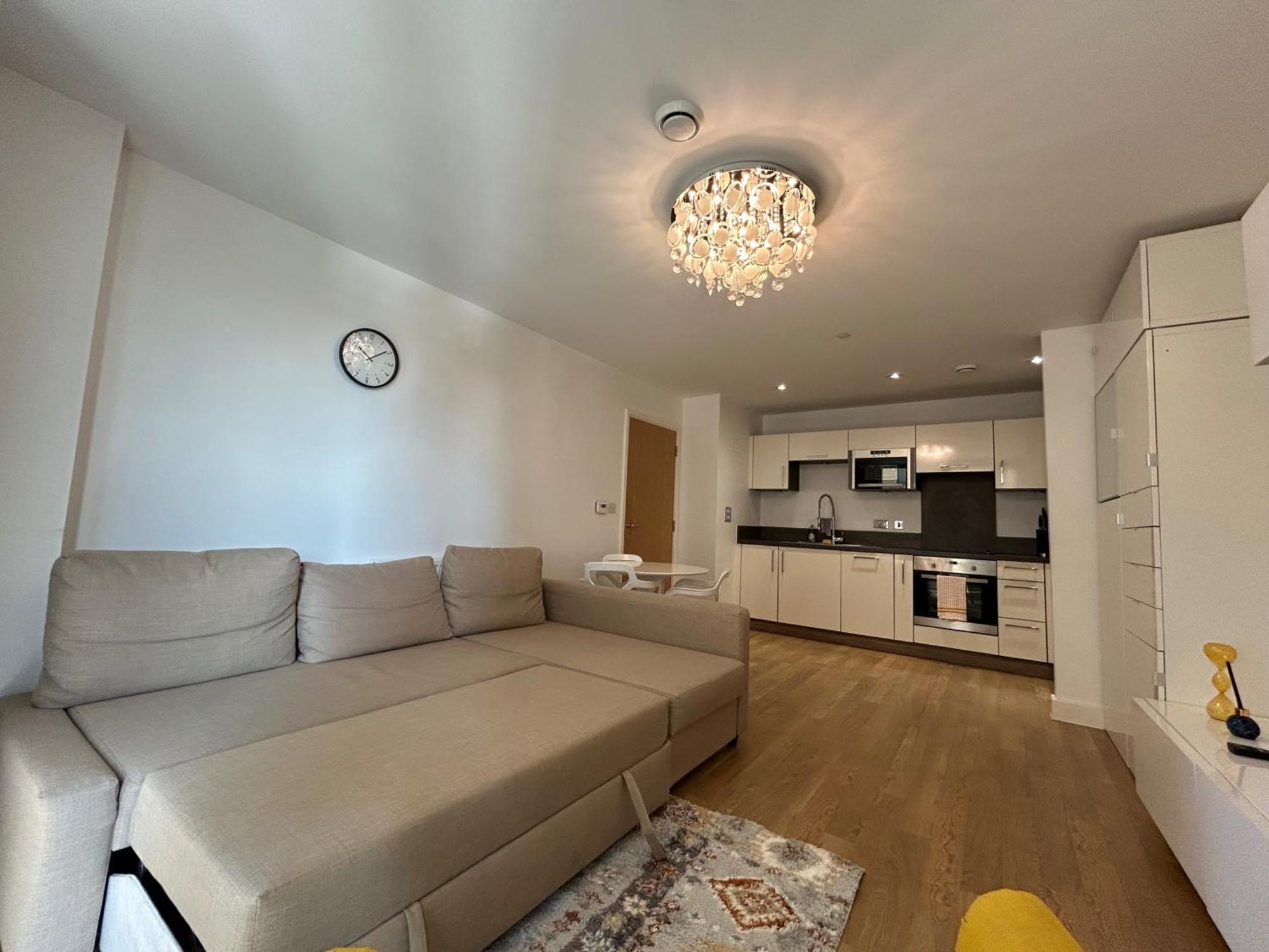 1-Bed Apt Sleeps 4 Central To Shops & Transport *