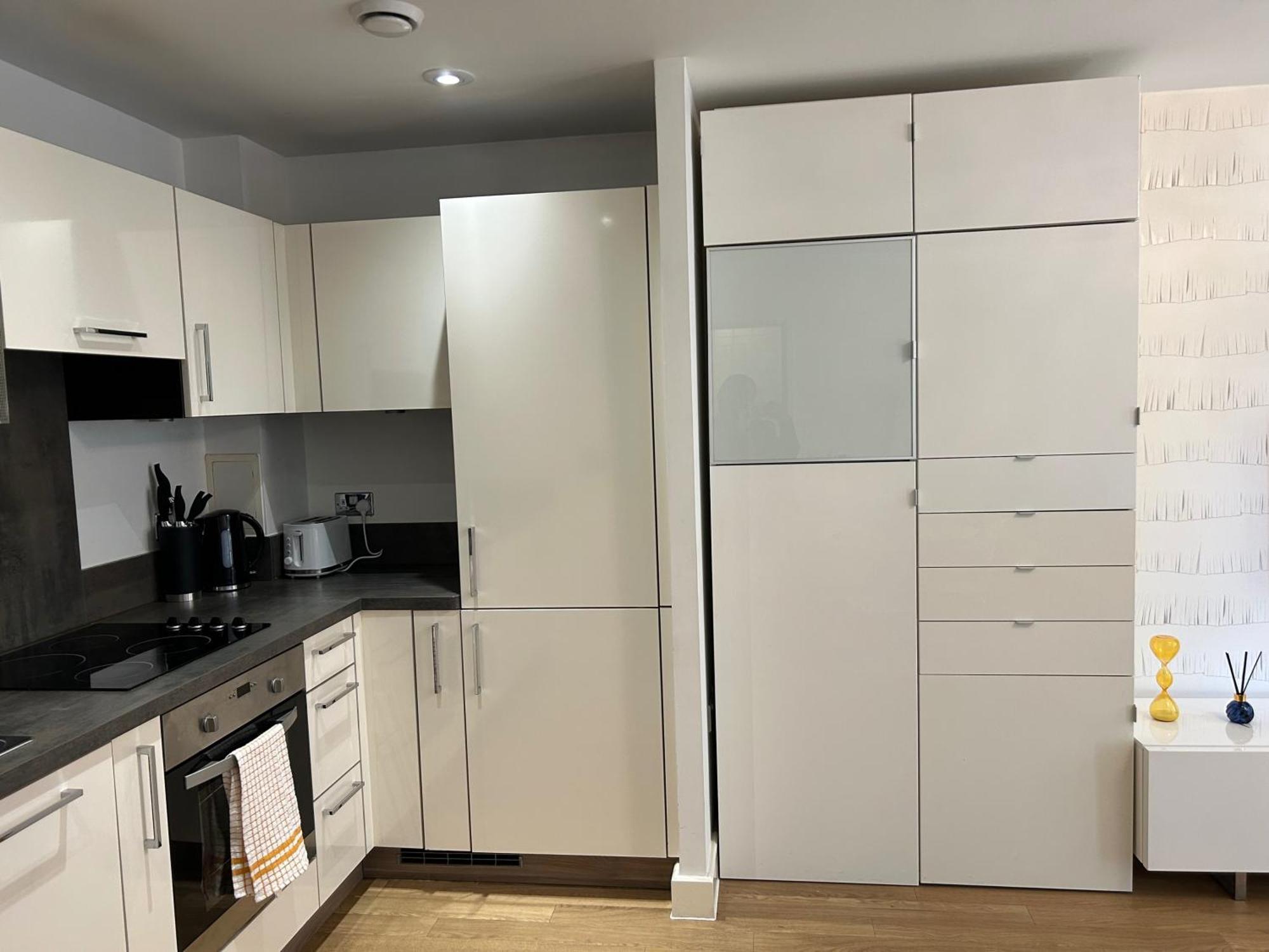 Apartment 1-Bed Apt Sleeps 4 Central To Shops & Transport London