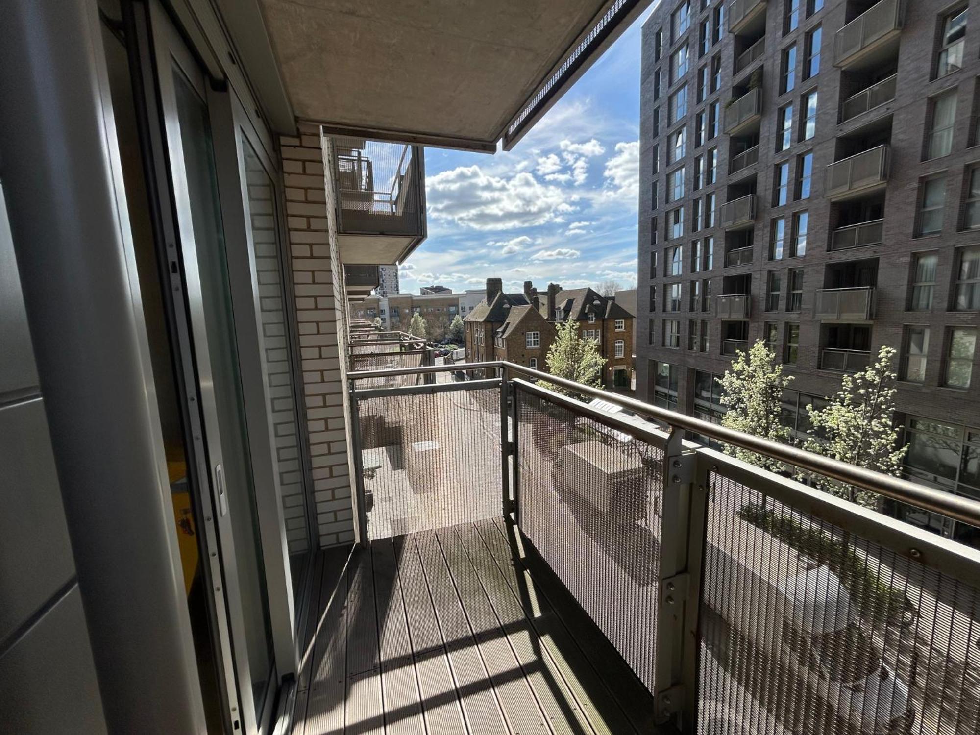 1-Bed Apt Sleeps 4 Central To Shops & Transport Apartment *