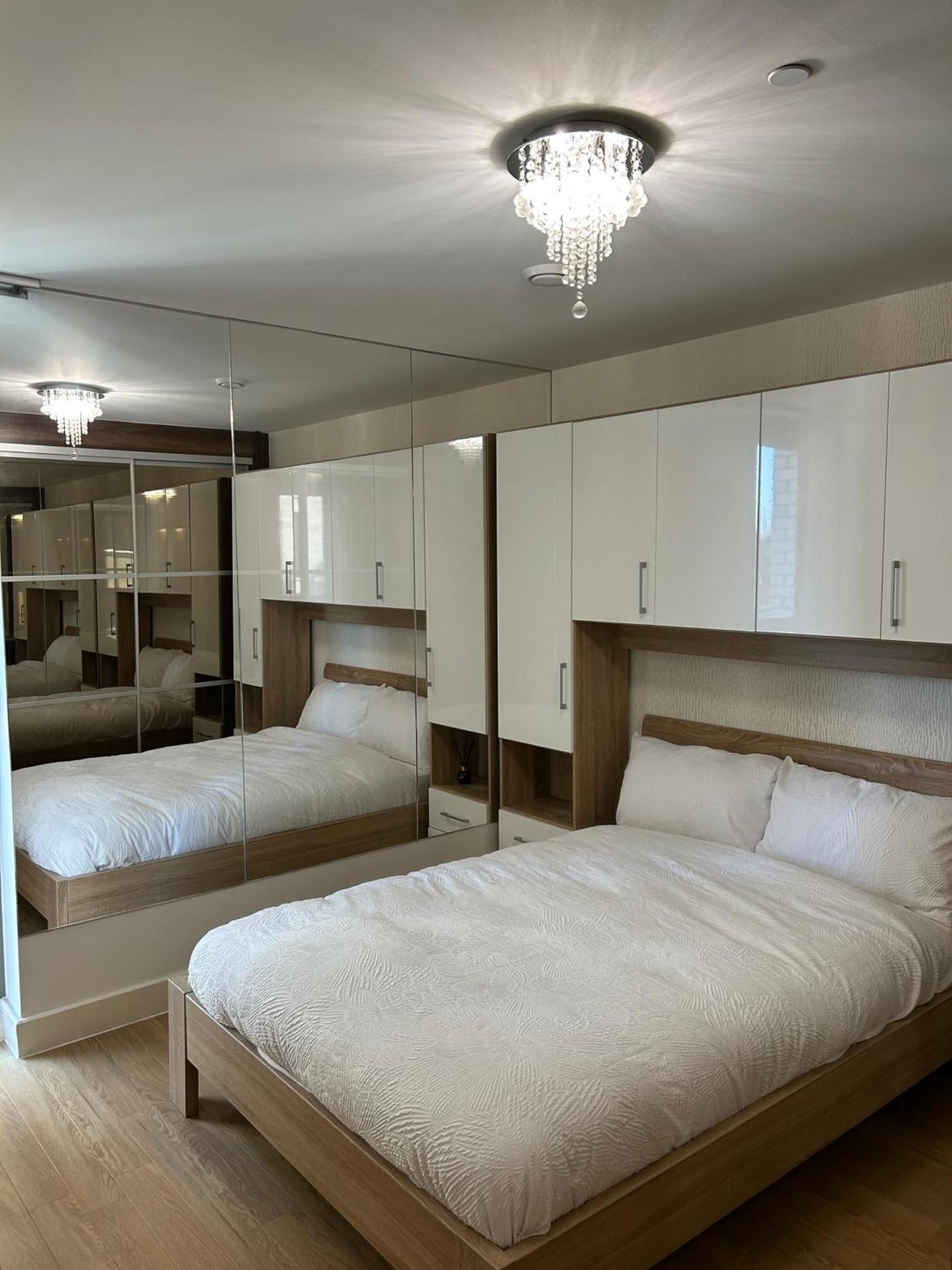 1-Bed Apt Sleeps 4 Central To Shops & Transport Apartment *