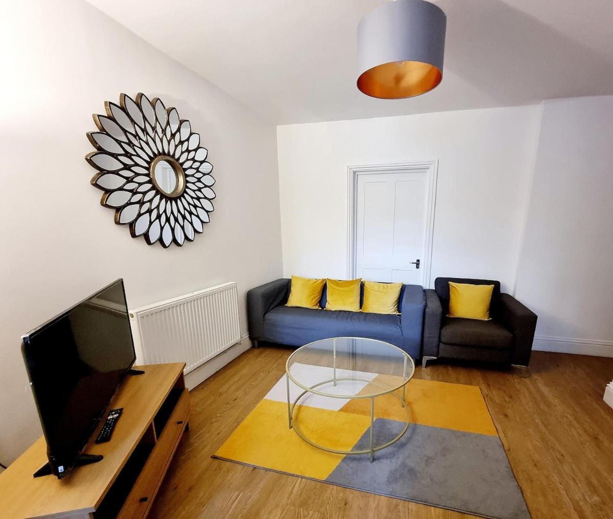 Spacious 2 Bedroom-3 Mins Walk Tube, Hospital, Queen Mary Uni Londres