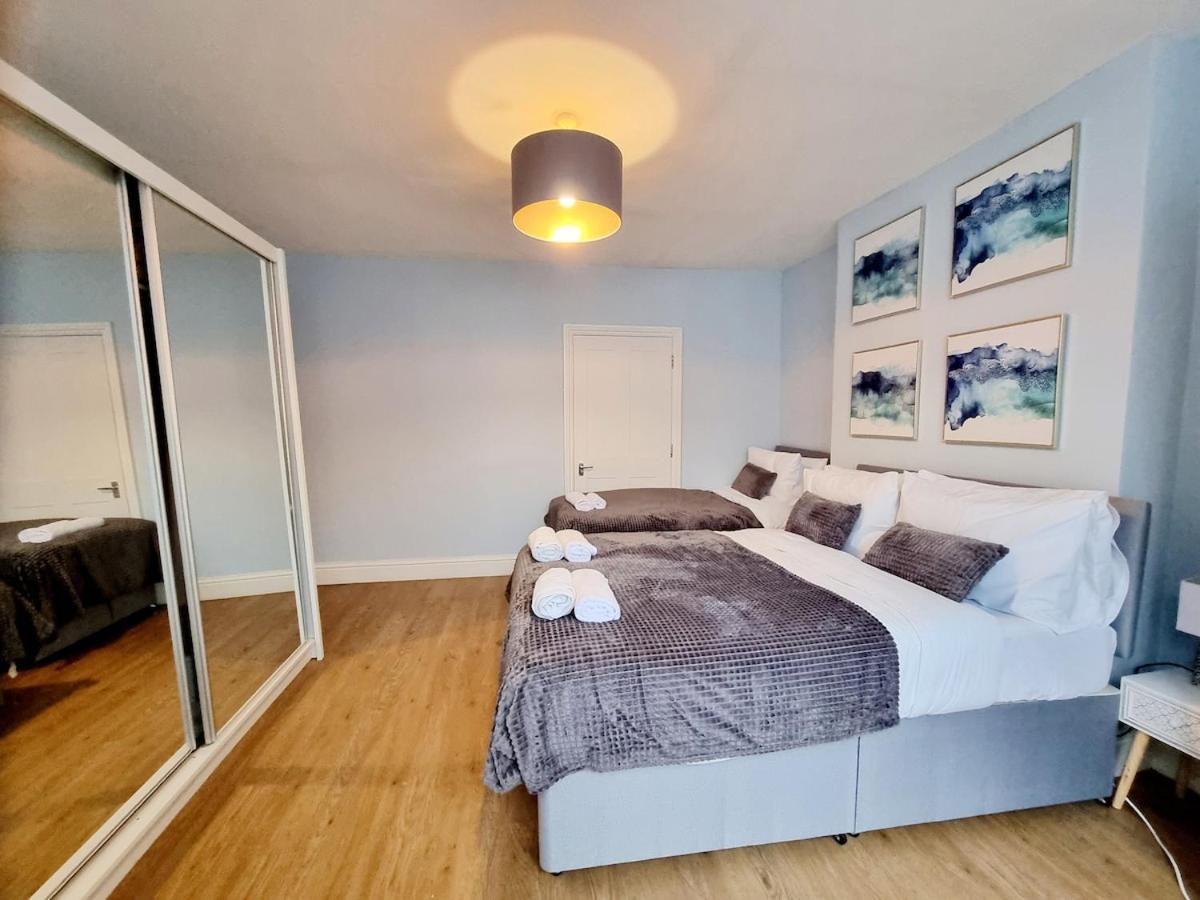 Spacious 2 Bedroom-3 Mins Walk Tube, Hospital, Queen Mary Uni * Londres