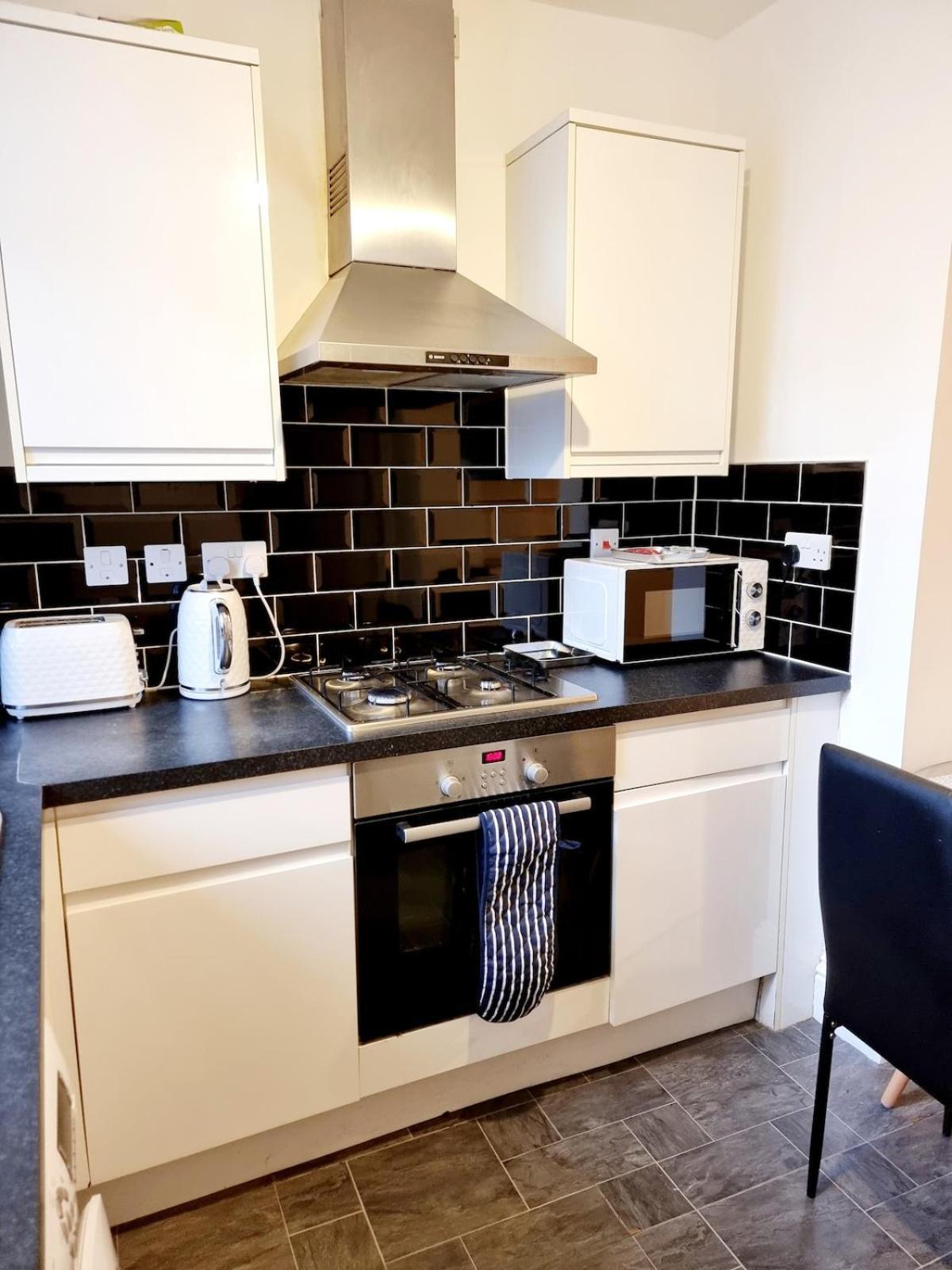 Spacious 2 Bedroom-3 Mins Walk Tube, Hospital, Queen Mary Uni Londres
