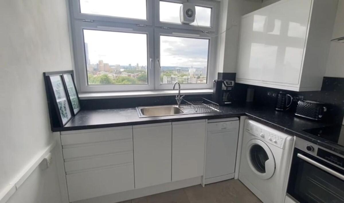 Apartment 2 Bedroom - Breath Taking Views Canary Warf - Zone 2 Mile End *