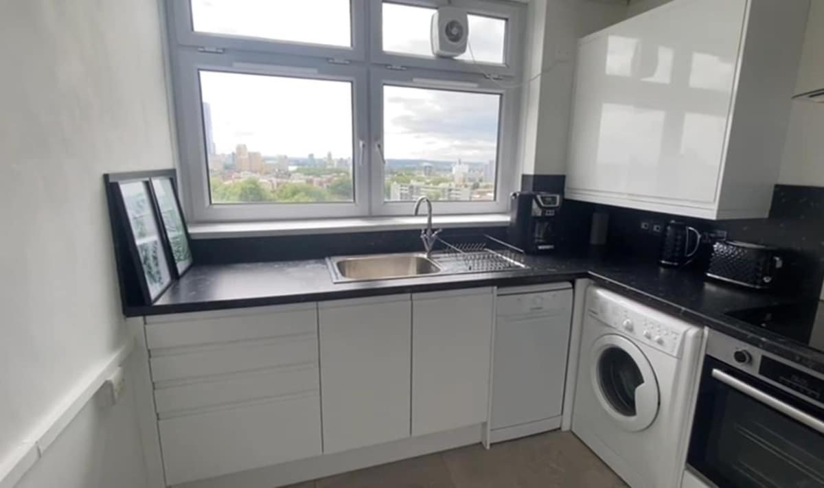 Apartment 2 Bedroom - Breath Taking Views Canary Warf - Zone 2 Mile End London