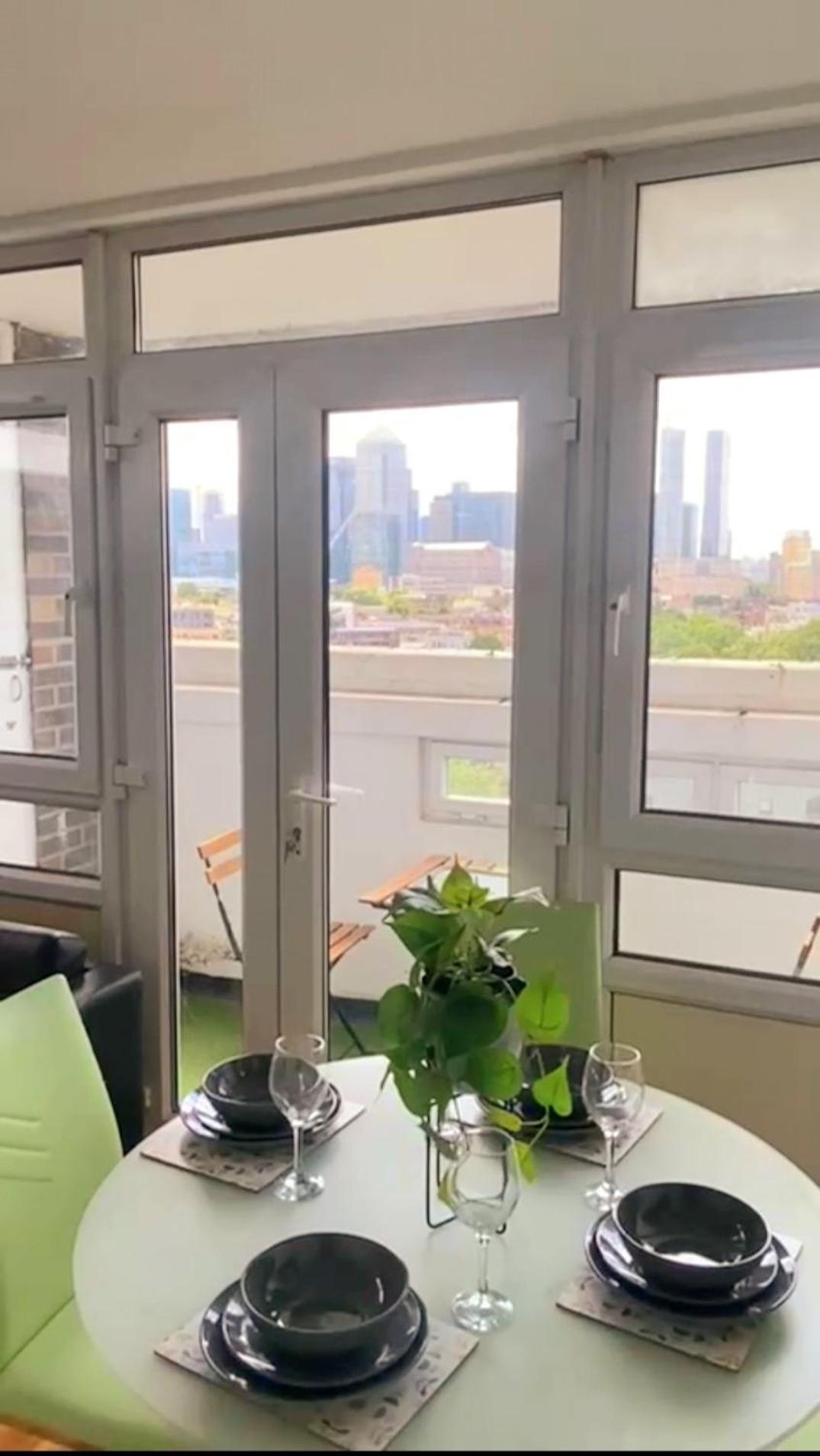 Apartment 2 Bedroom - Breath Taking Views Canary Warf - Zone 2 Mile End London