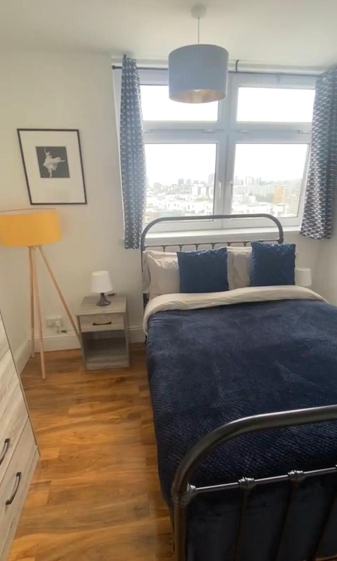 2 Bedroom - Breath Taking Views Canary Warf - Zone 2 Mile End London