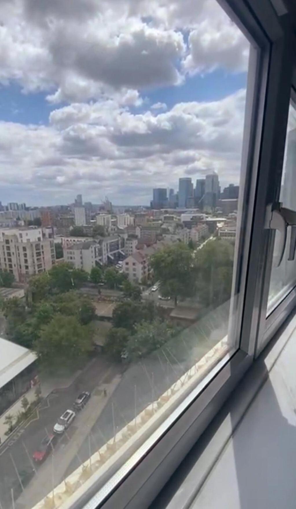 2 Bedroom - Breath Taking Views Canary Warf - Zone 2 Mile End Apartment London
