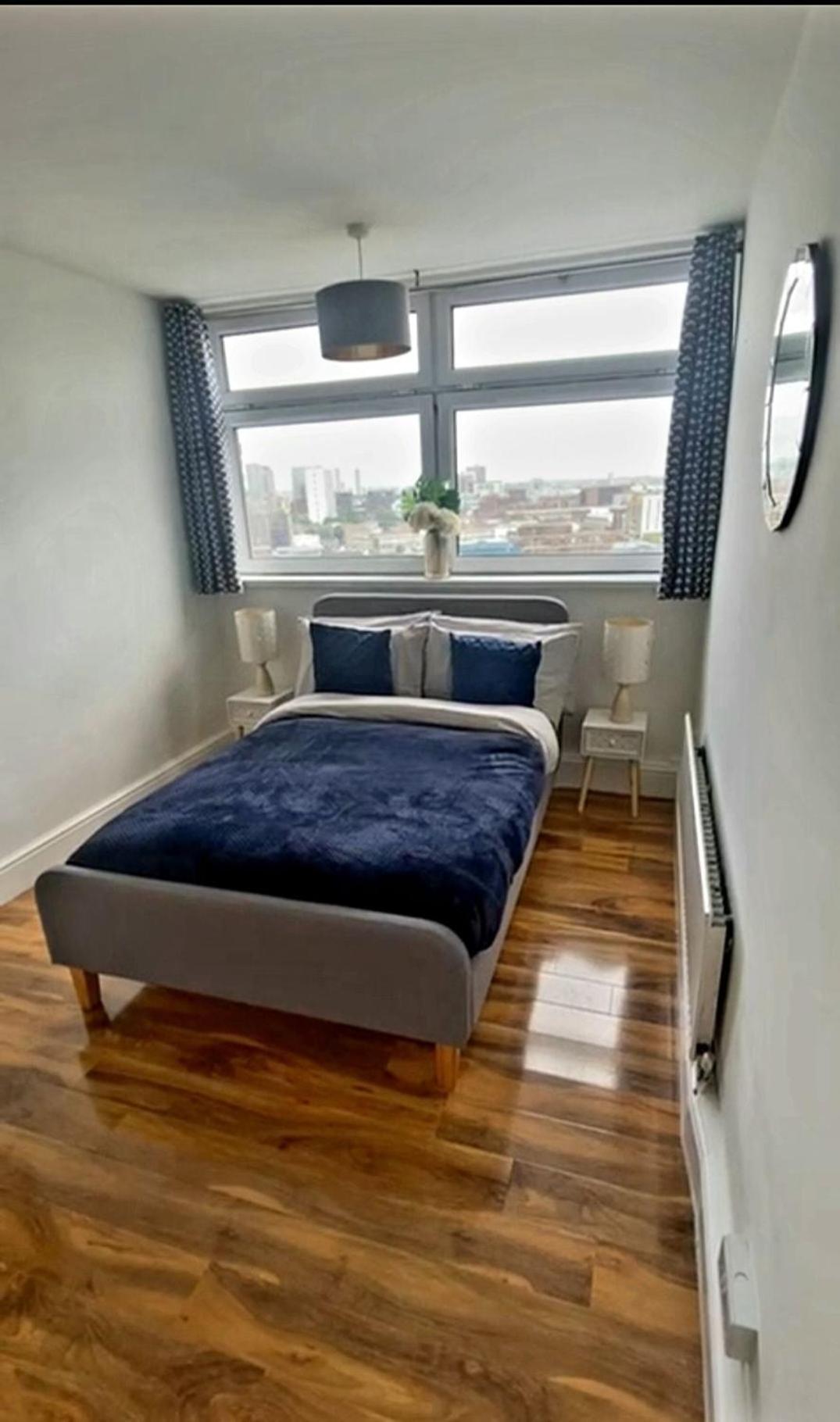 2 Bedroom - Breath Taking Views Canary Warf - Zone 2 Mile End London