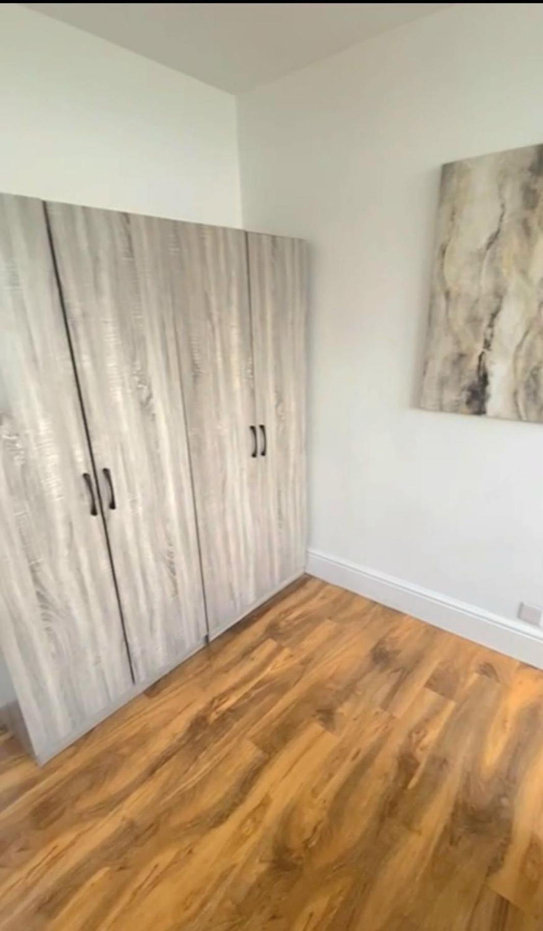 Apartment 2 Bedroom - Breath Taking Views Canary Warf - Zone 2 Mile End *