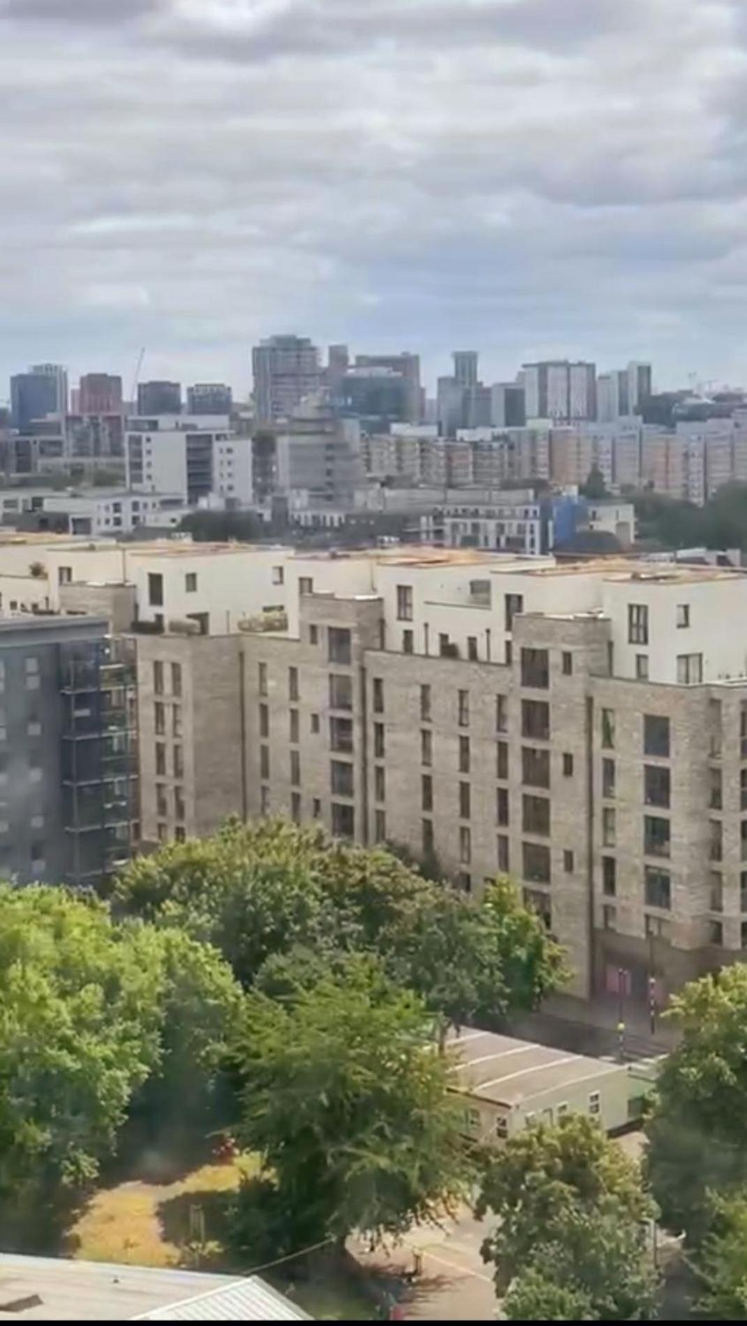 Apartment 2 Bedroom - Breath Taking Views Canary Warf - Zone 2 Mile End London