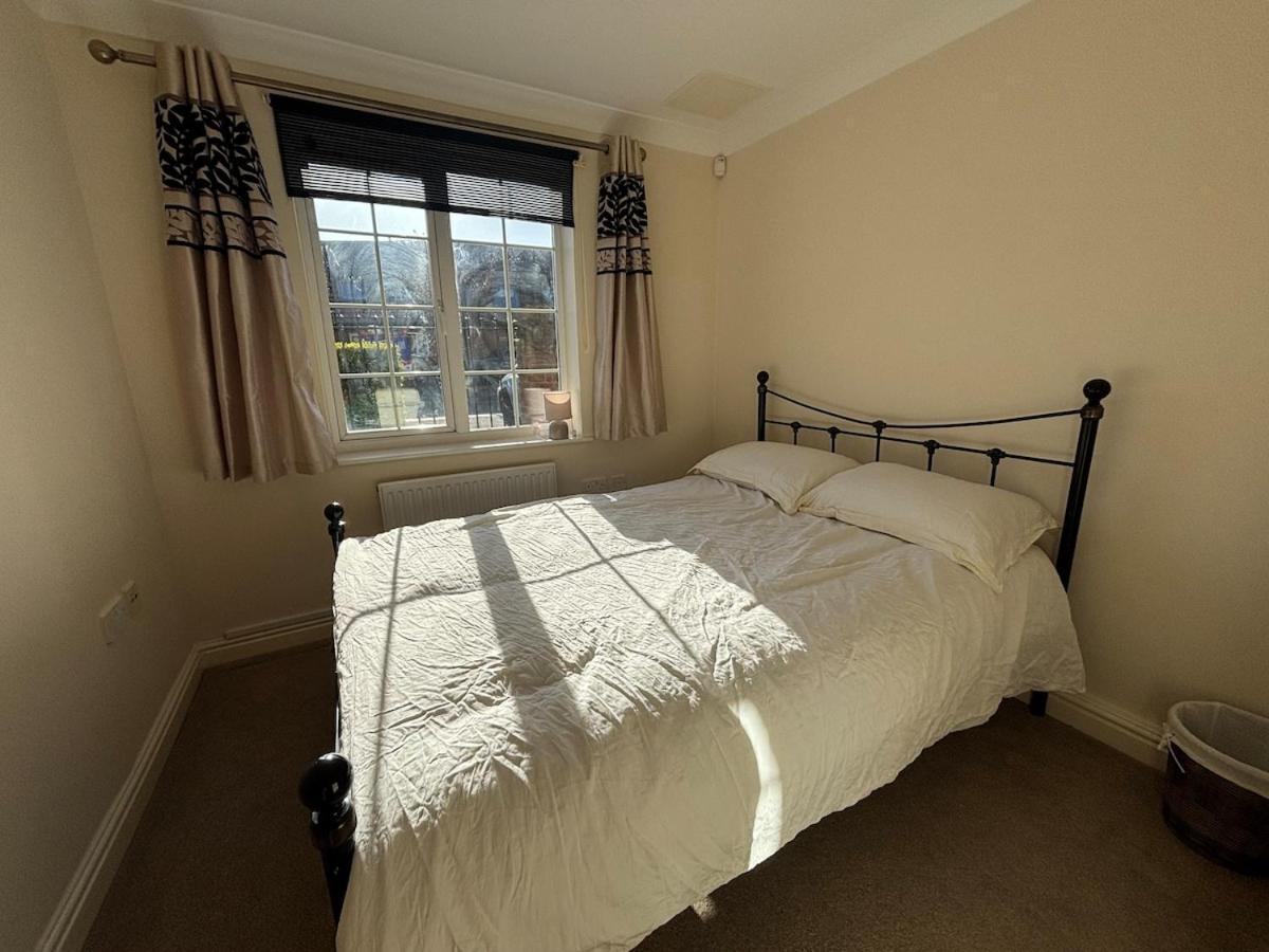 2-bedroom Flat, South Wimbledon Apartment *