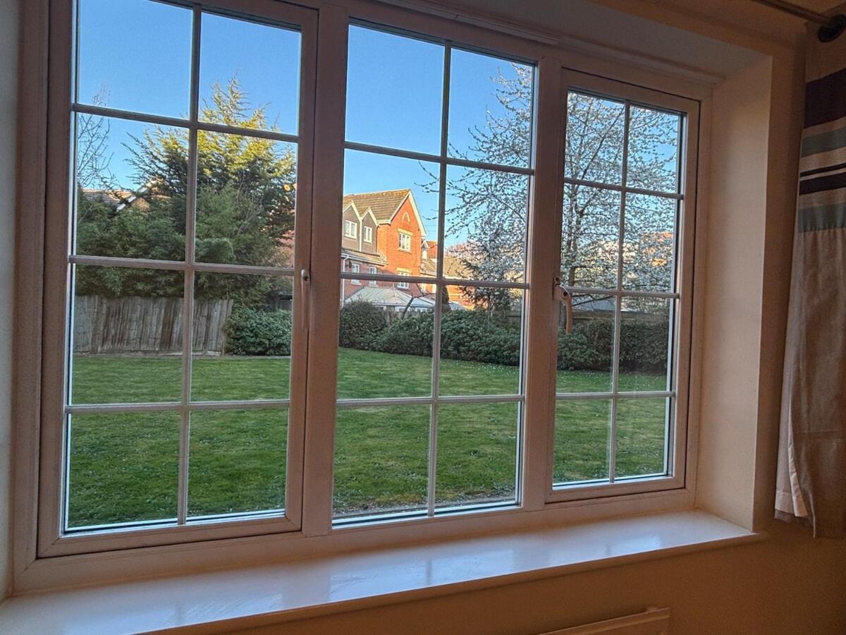 2-bedroom Flat, South Wimbledon Apartment *