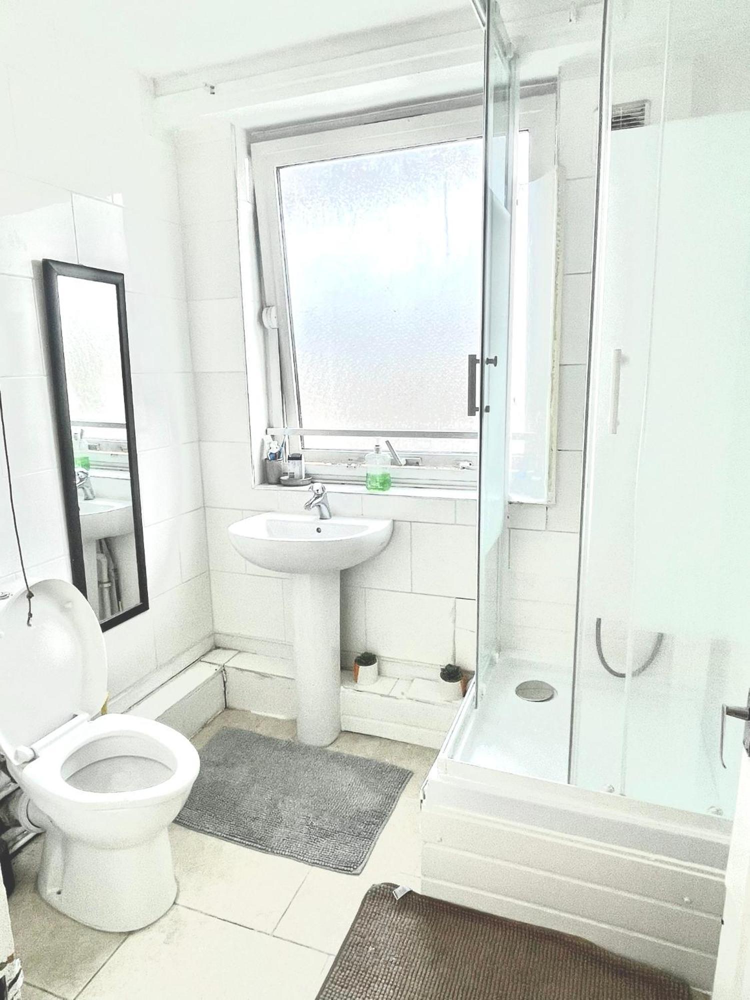 Cozy In 1 Stop To Liverpool Street Homestay