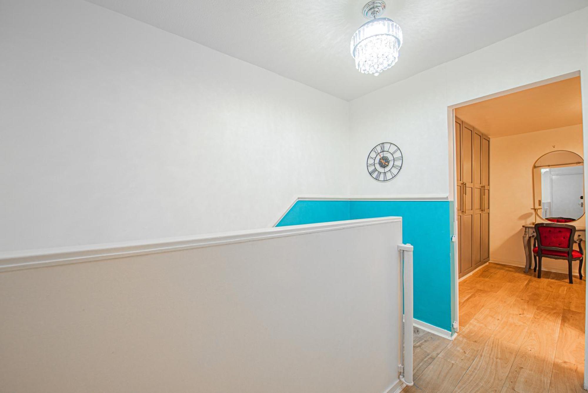 Lovely 3 Bed House With Garden Apartment London