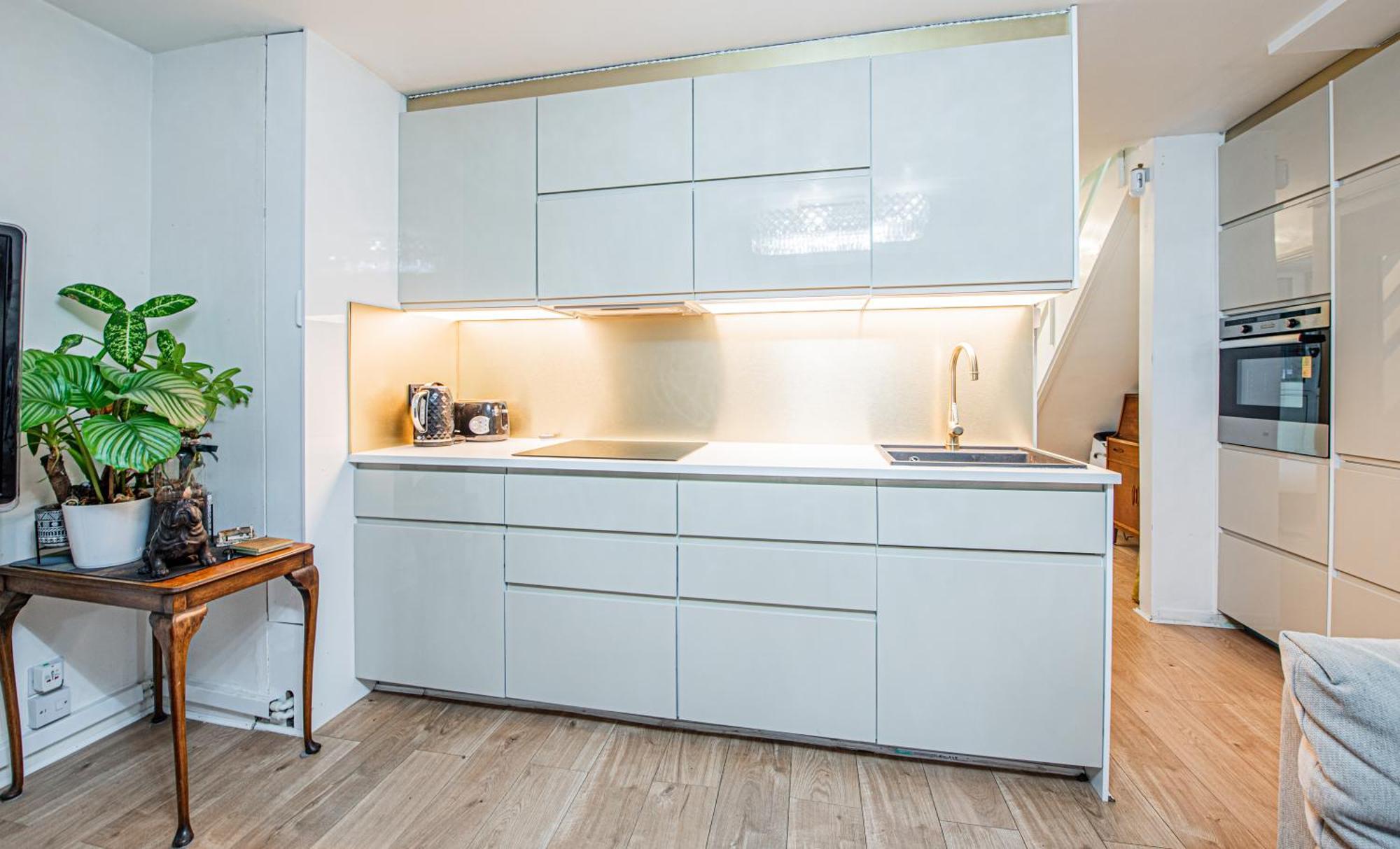 Lovely 3 Bed House With Garden Apartment