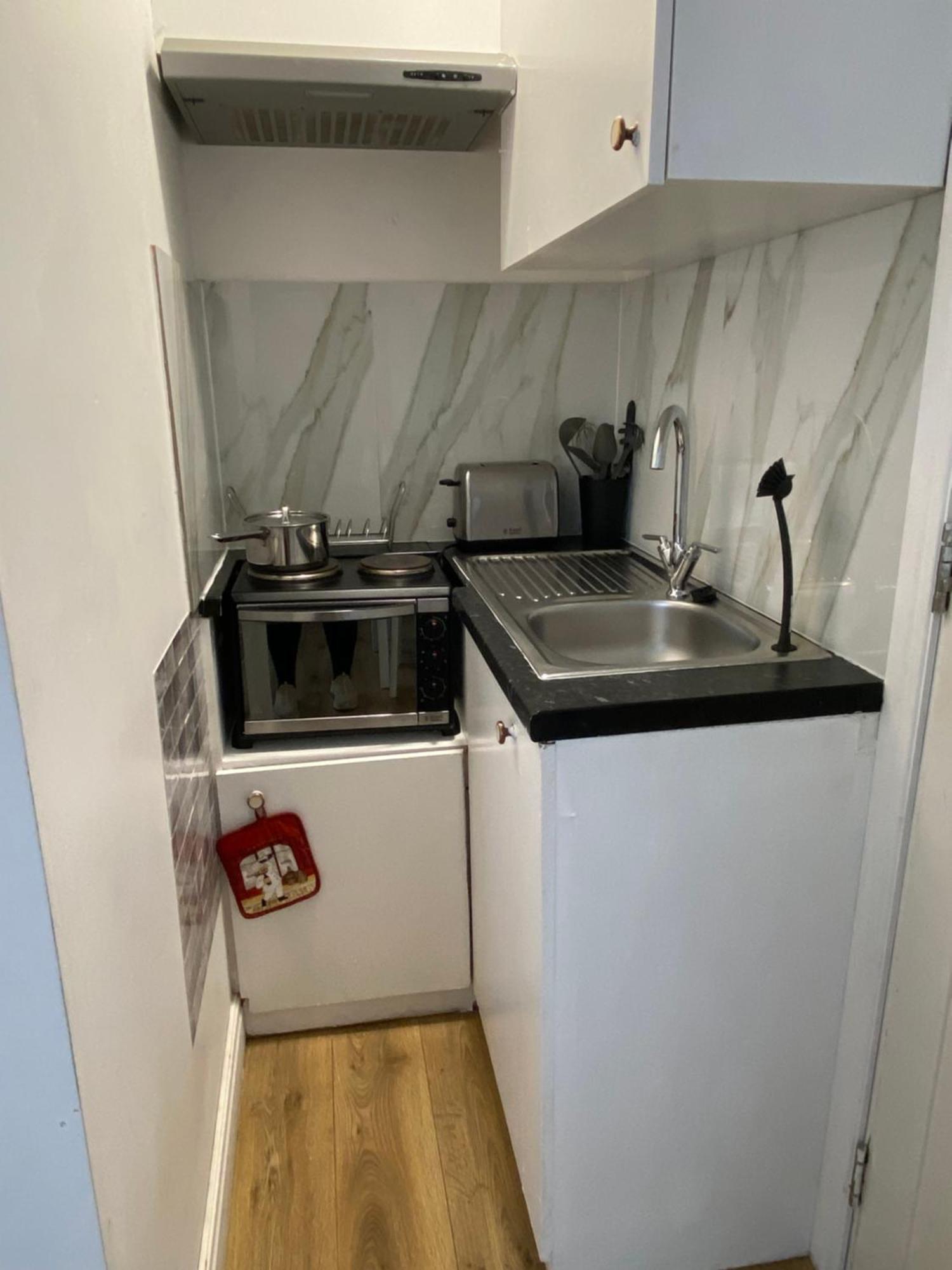 Comfy Private Wembley Stadium 6 Minutes Away Homestay *