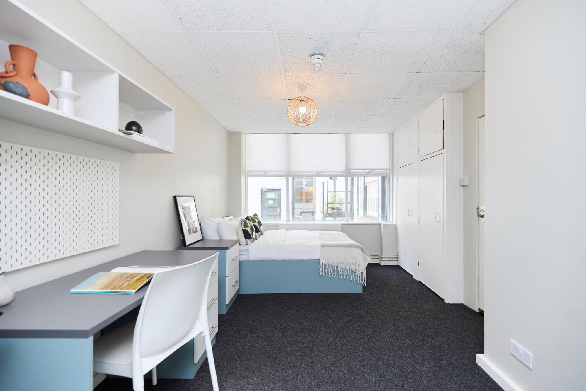 Hostel Louise House *