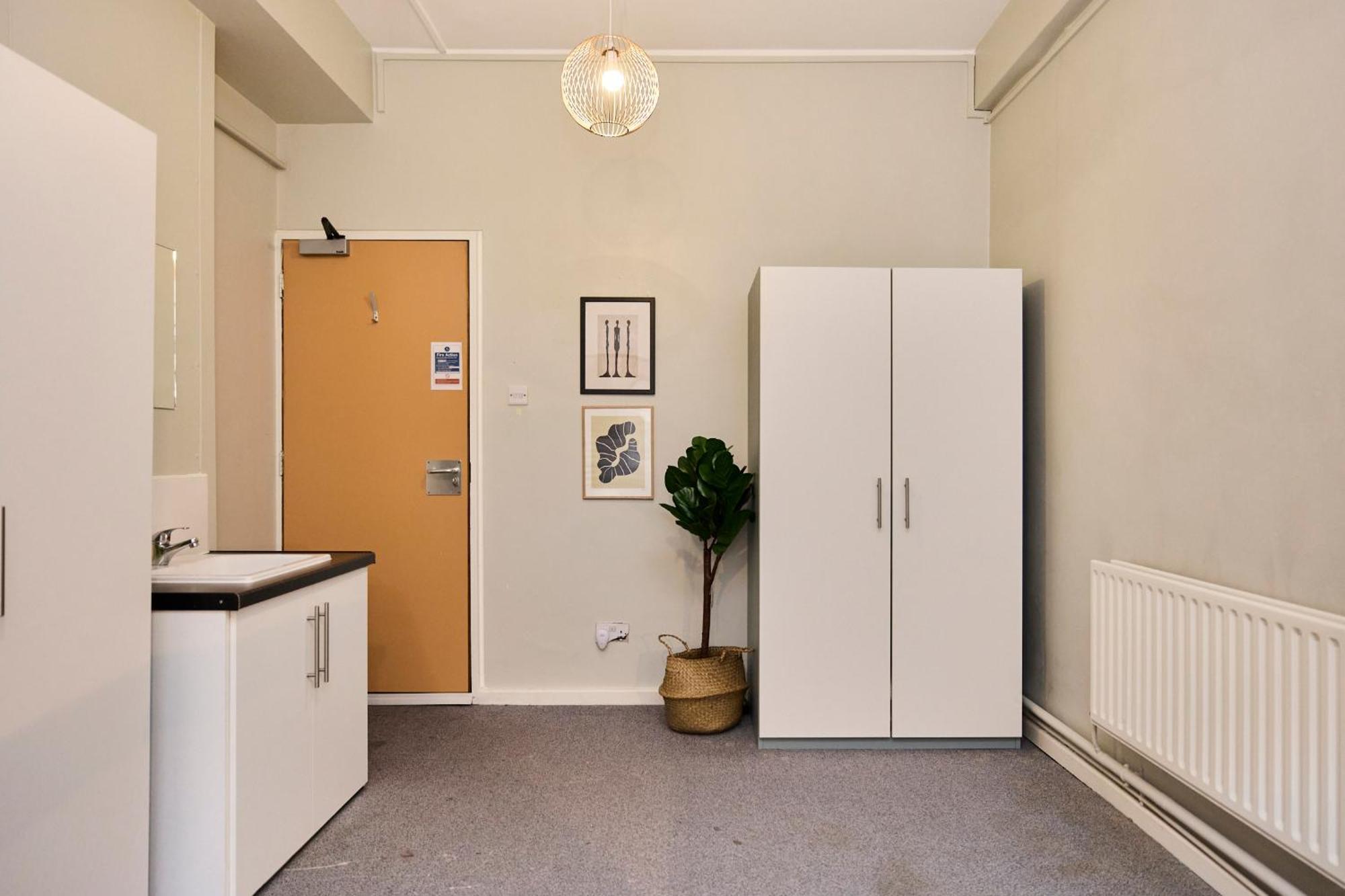 Hostel Louise House