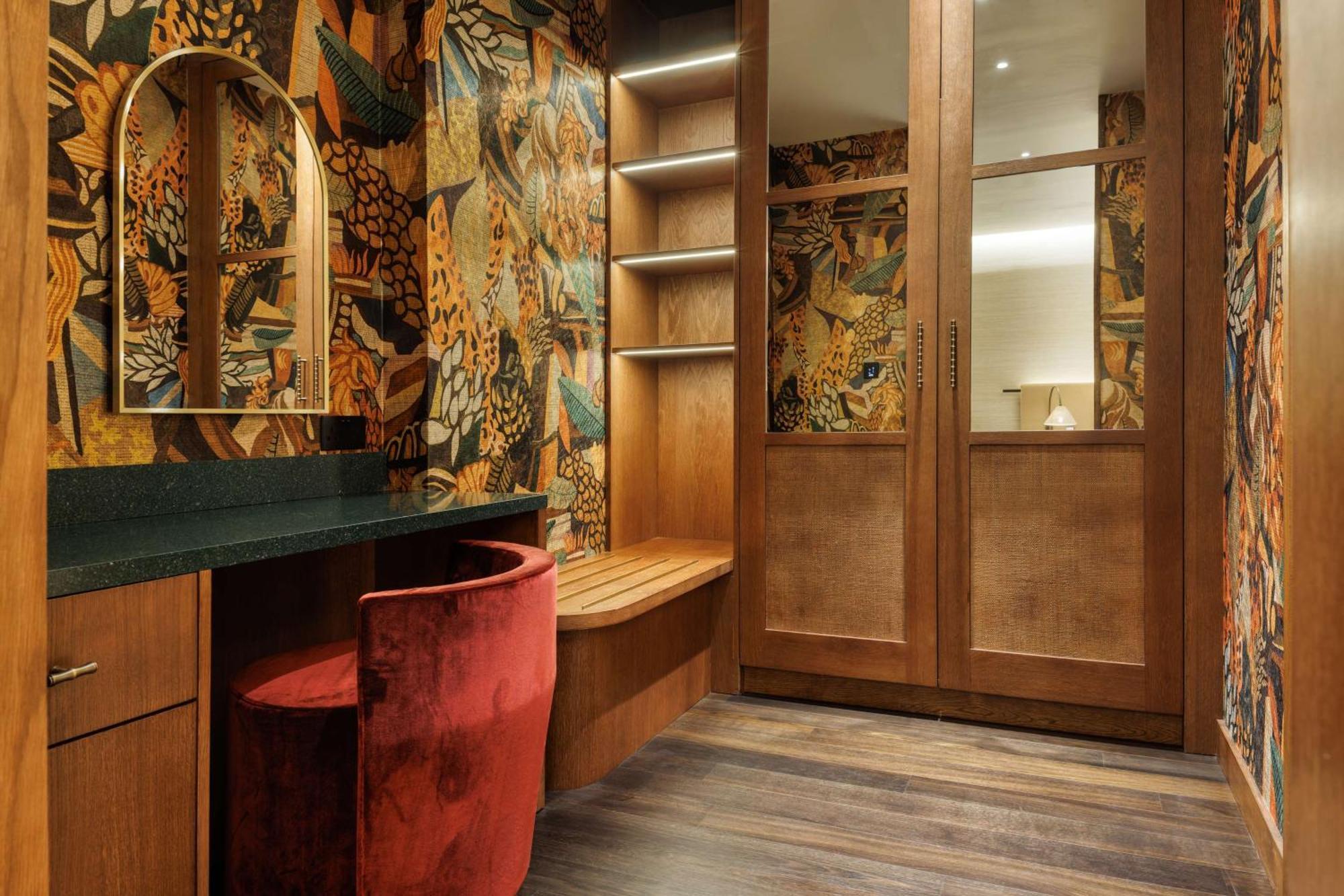 Hotel The Trafalgar St. James, Curio Collection By Hilton London