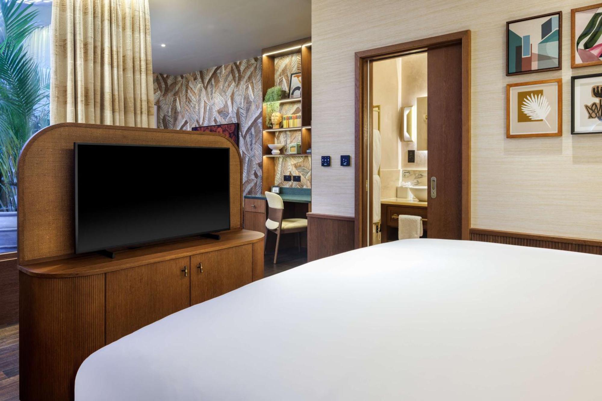 The Trafalgar St. James, Curio Collection By Hilton Hotel 5*